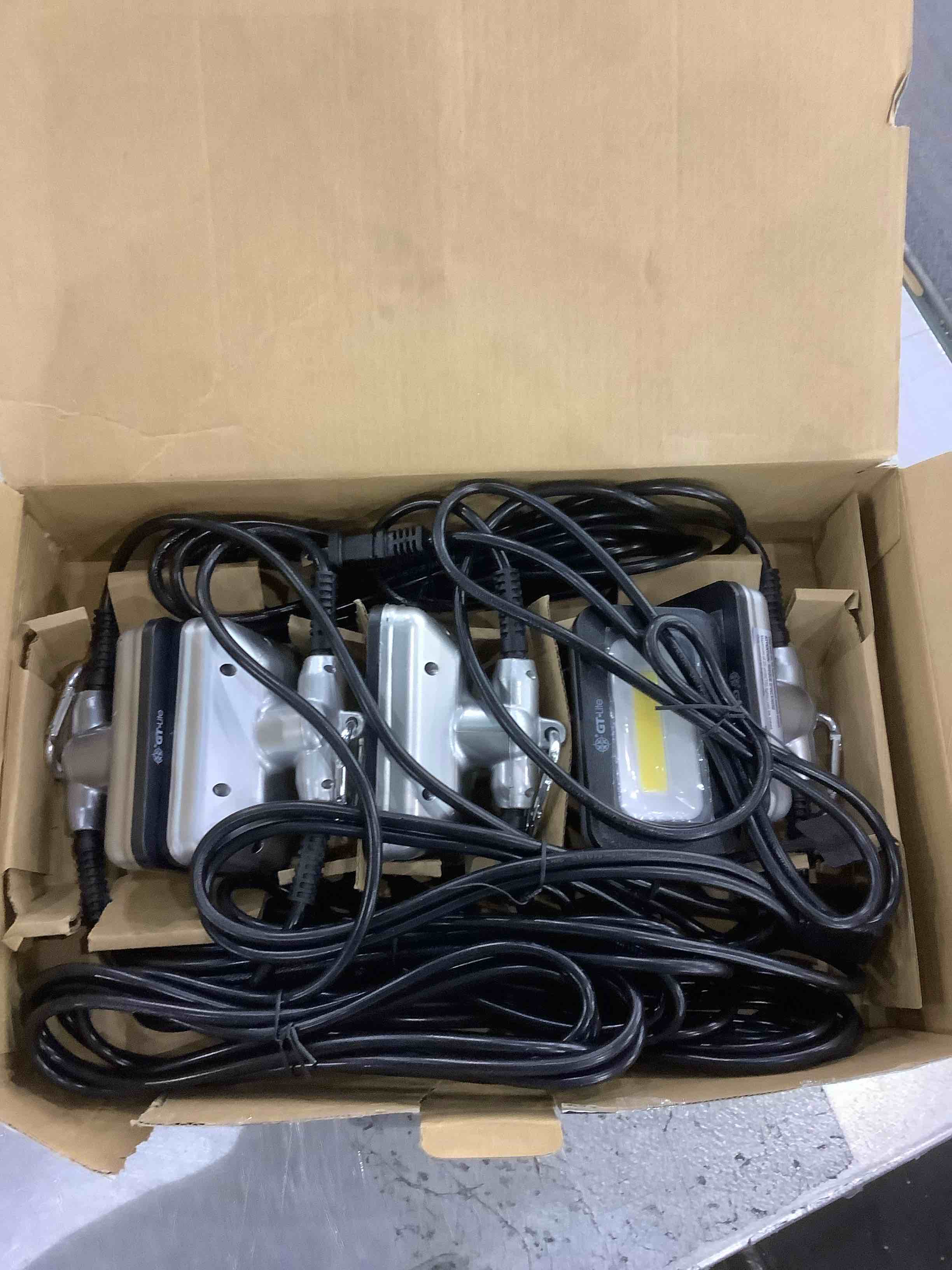 https://s3.amazonaws.com/lotting-images-prod/BargainHunt/EXS01197516_1709295105987.jpeg