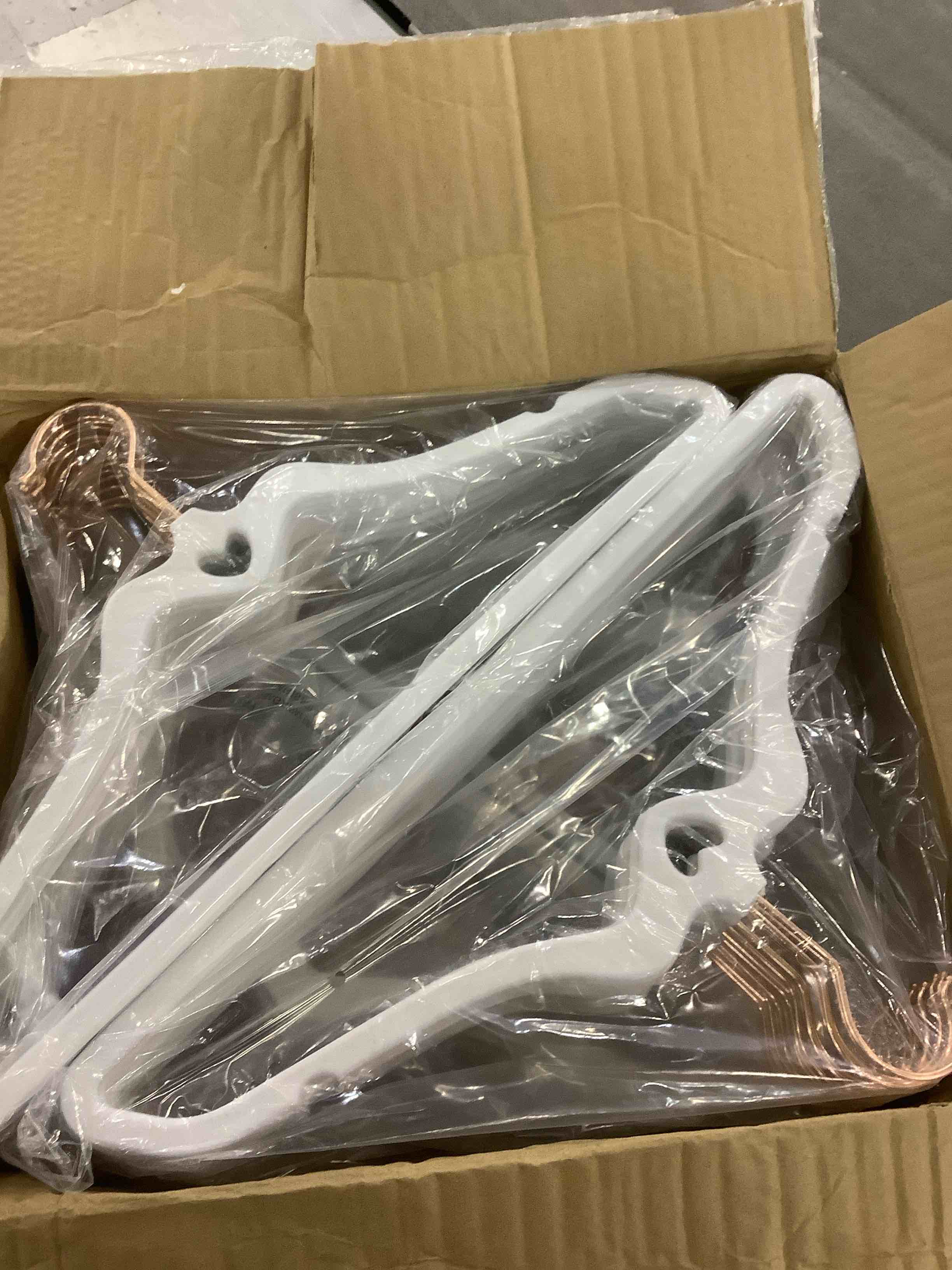 https://s3.amazonaws.com/lotting-images-prod/BargainHunt/EXS01197518_1709295311426.jpeg