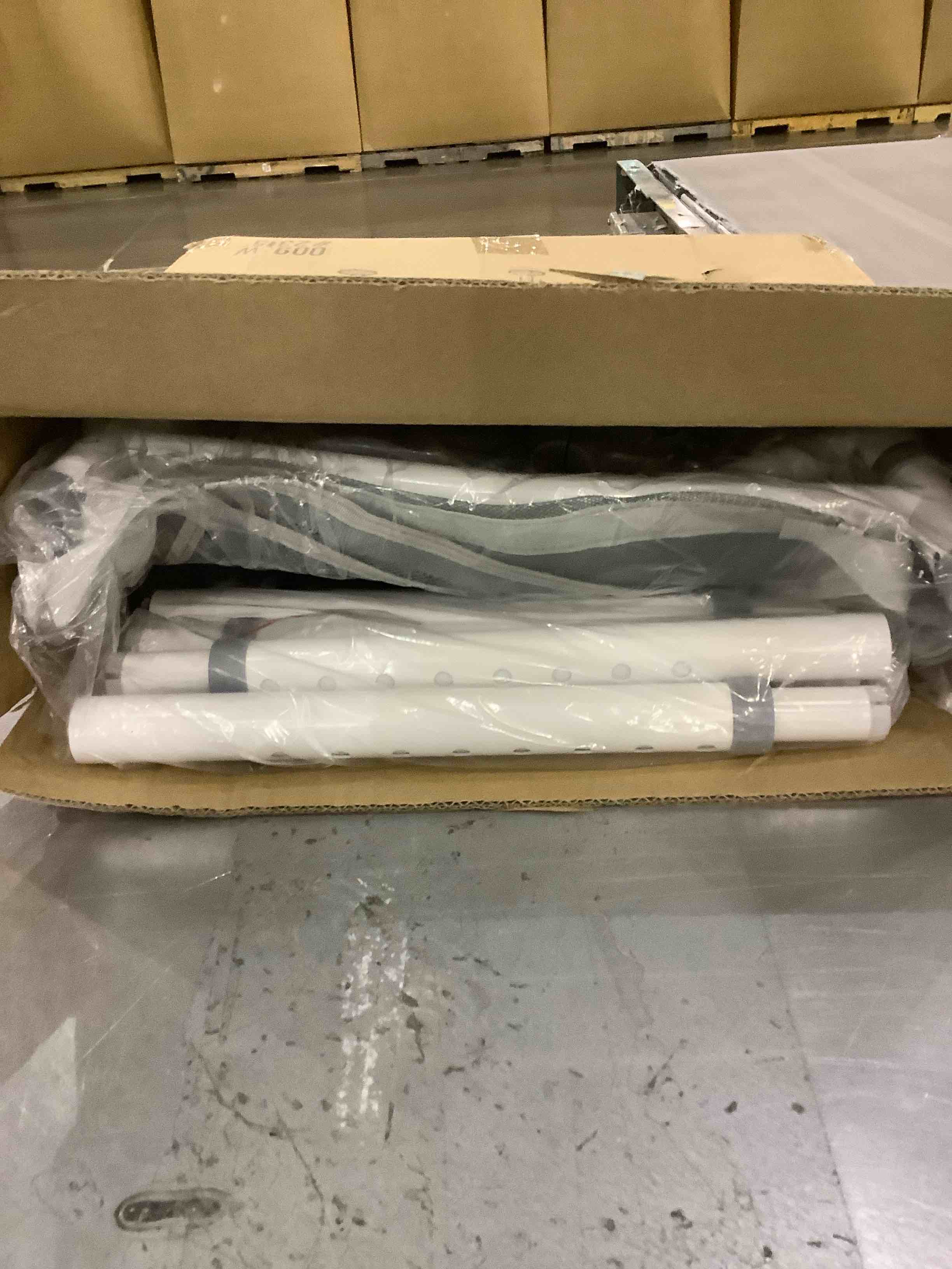 https://s3.amazonaws.com/lotting-images-prod/BargainHunt/EXS01197549_1709298657229.jpeg