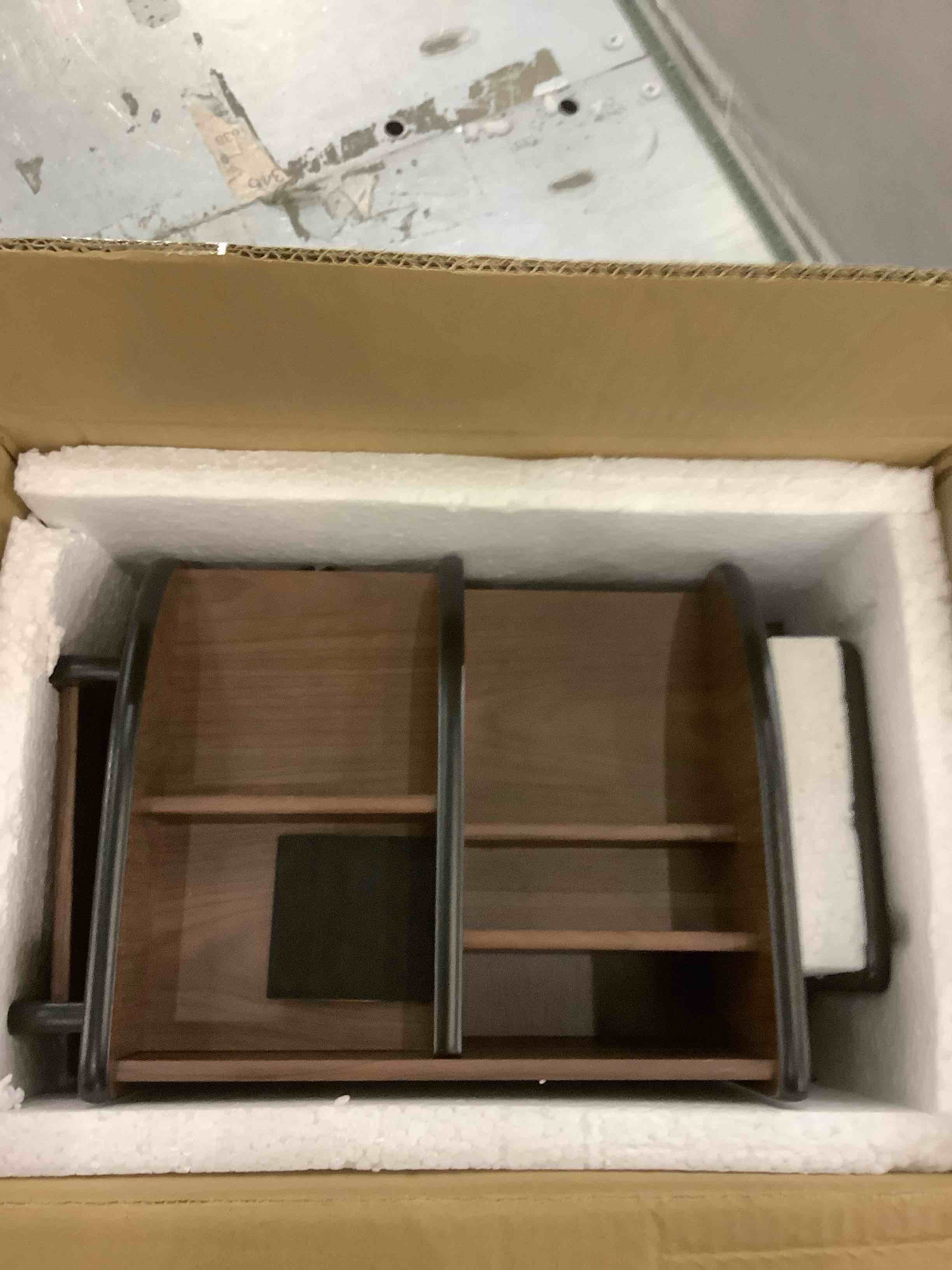 https://s3.amazonaws.com/lotting-images-prod/BargainHunt/EXS01197733_1709319209234.jpeg