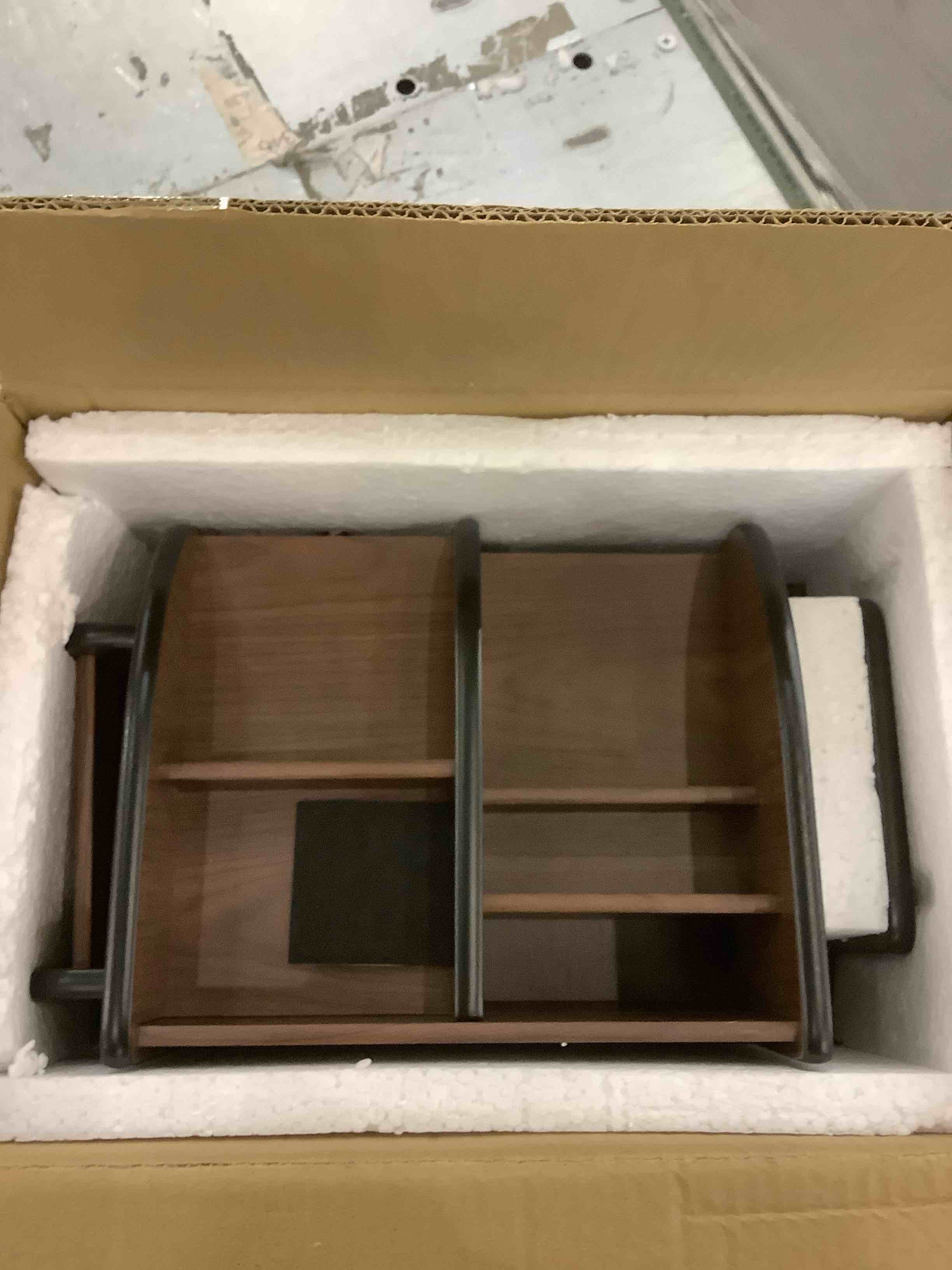 https://s3.amazonaws.com/lotting-images-prod/BargainHunt/EXS01197733_1709319210135.jpeg