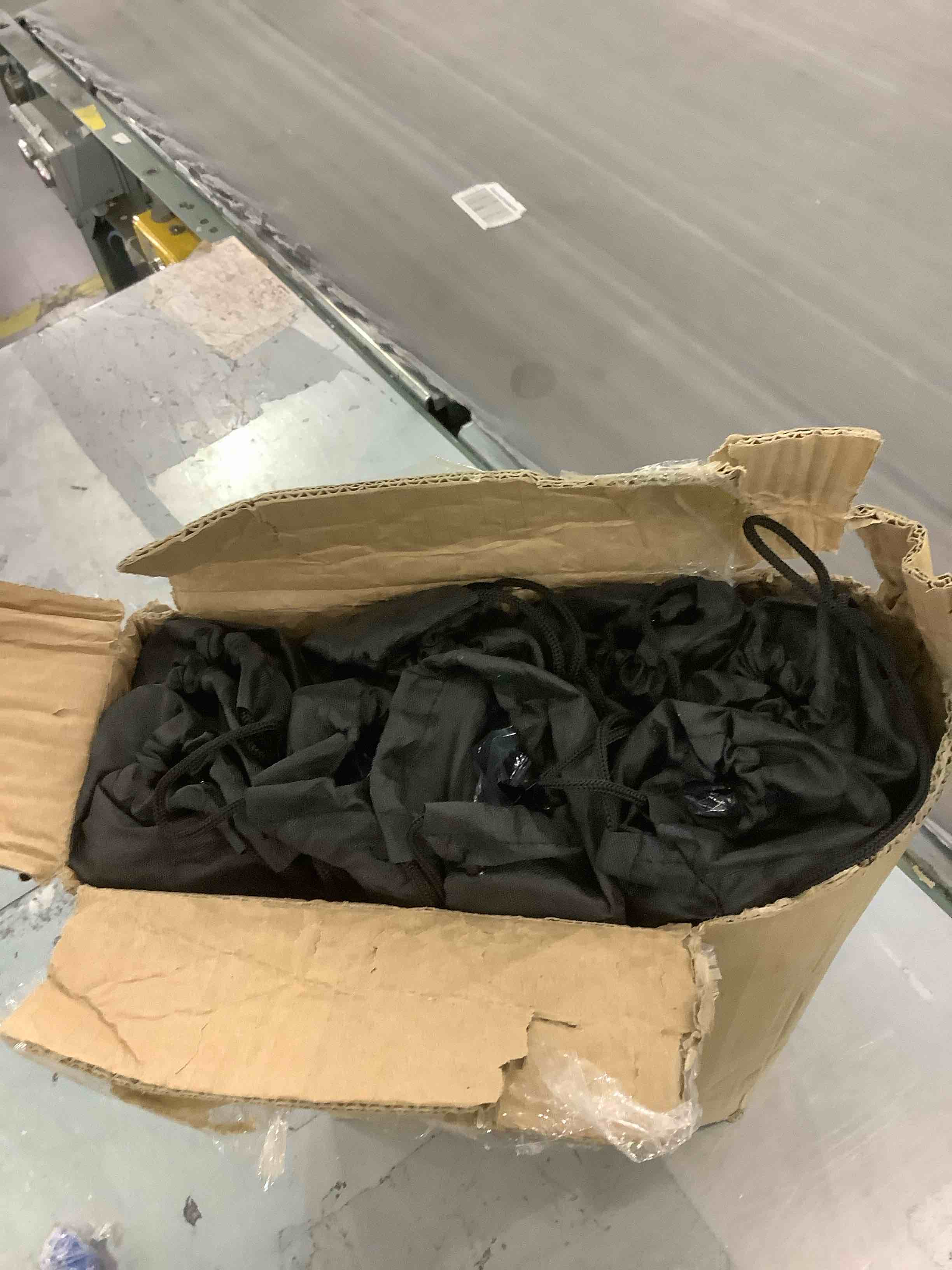 https://s3.amazonaws.com/lotting-images-prod/BargainHunt/EXS01197748_1709323039736.jpeg