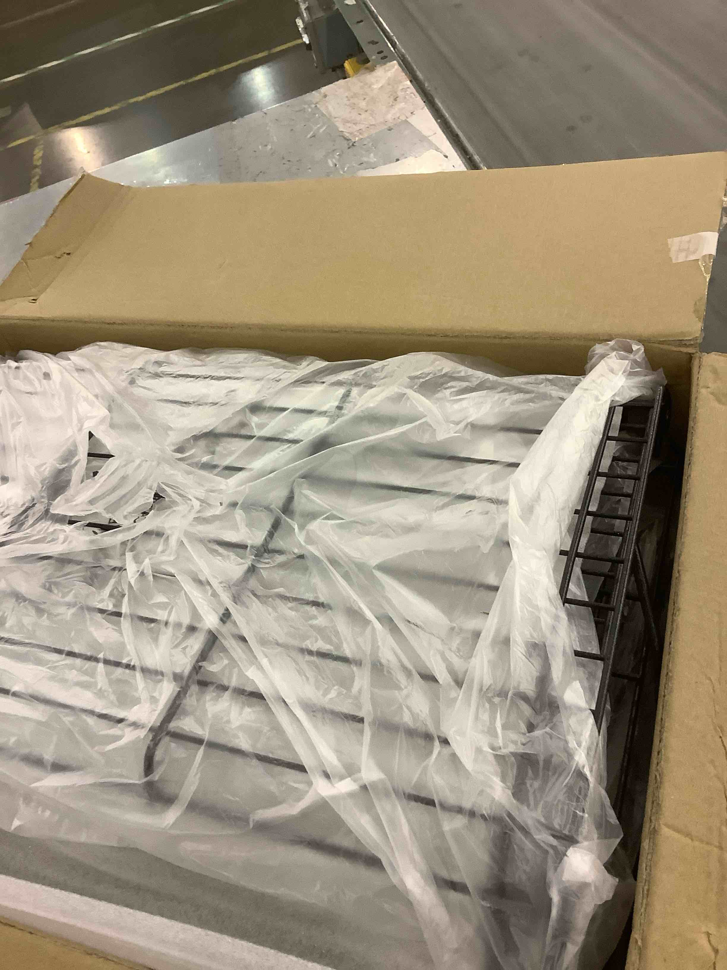 https://s3.amazonaws.com/lotting-images-prod/BargainHunt/EXS01197751_1709323408937.jpeg