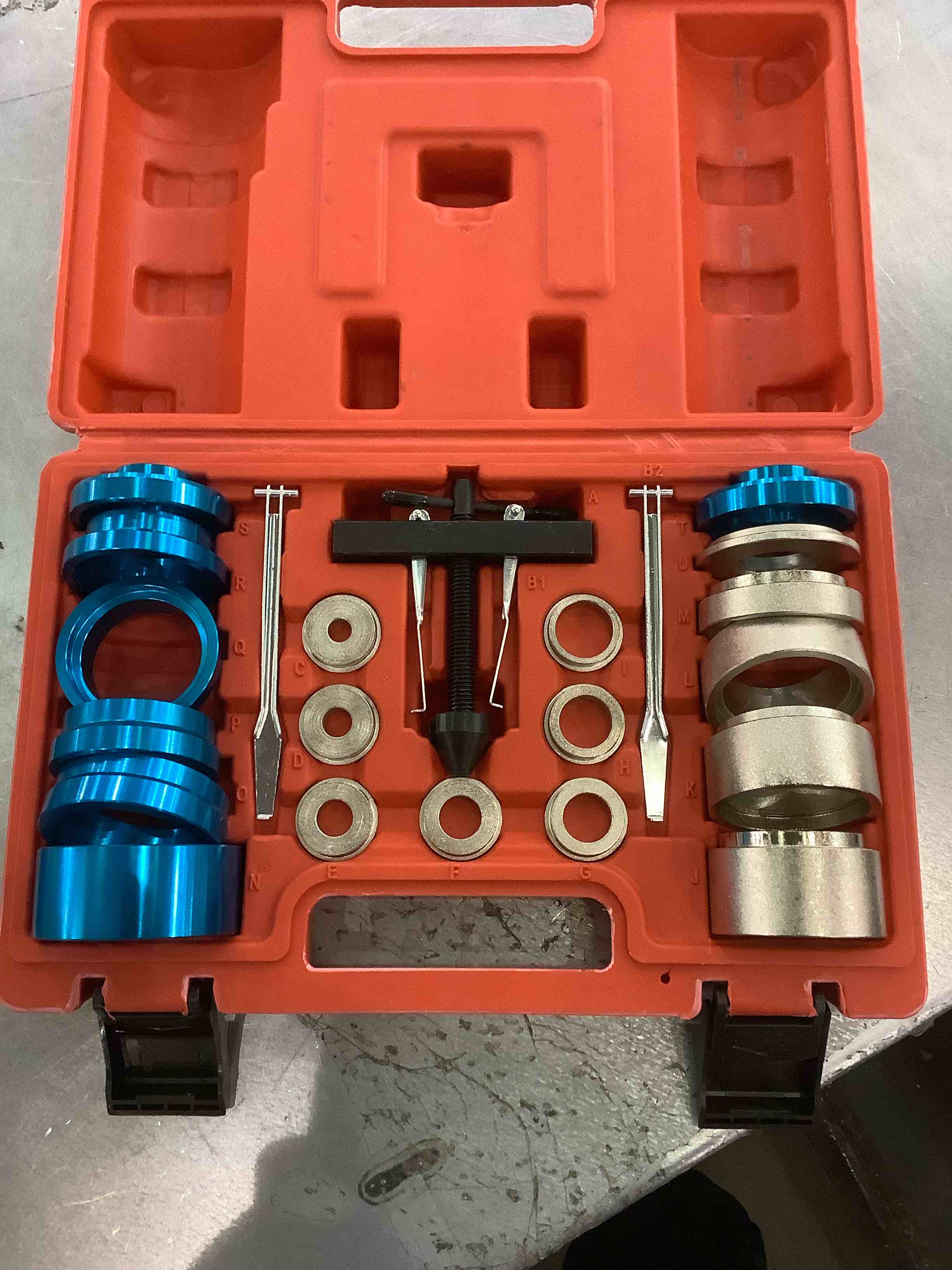 https://s3.amazonaws.com/lotting-images-prod/BargainHunt/EXS01197754_1709323688794.jpeg