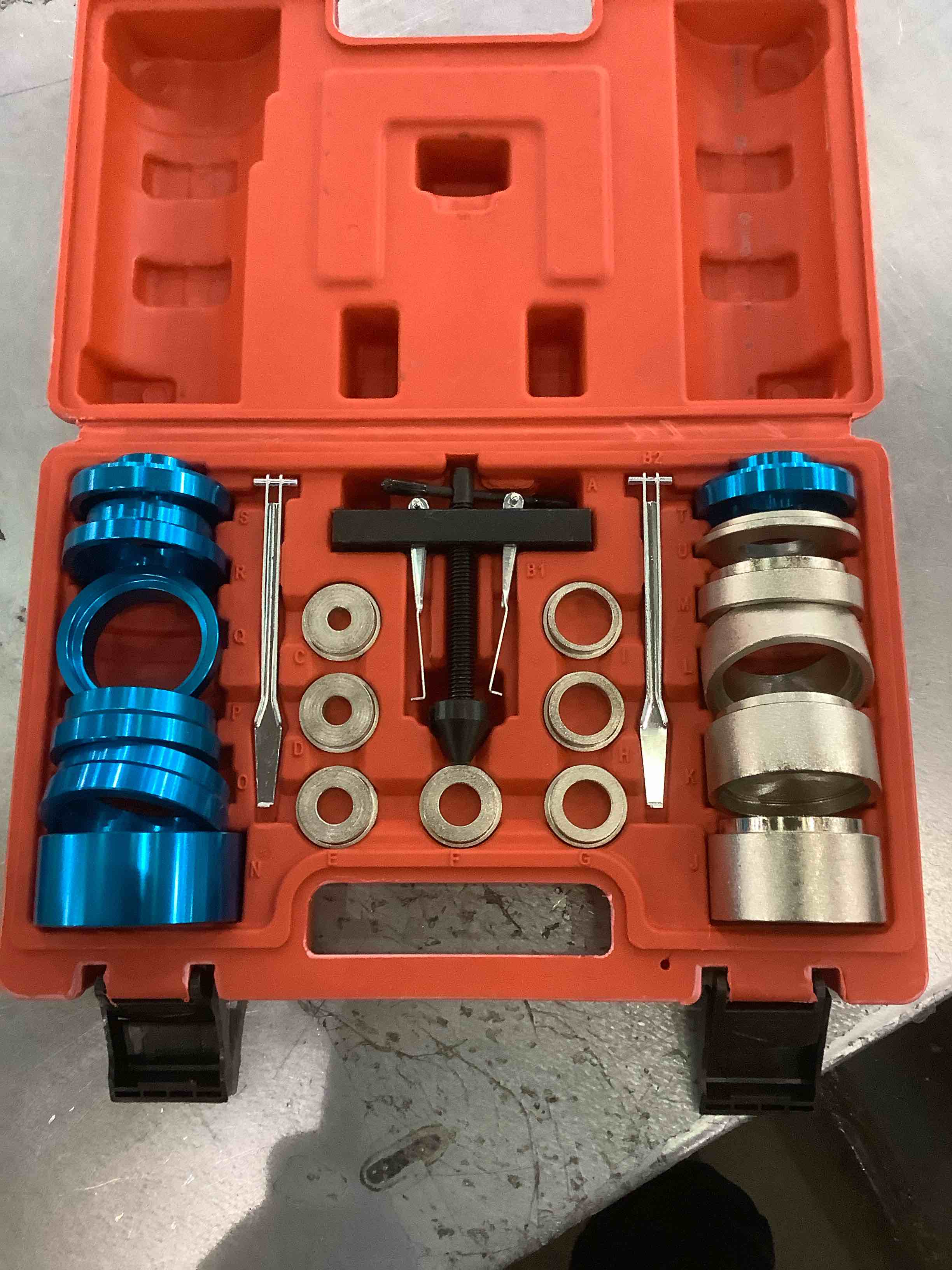 https://s3.amazonaws.com/lotting-images-prod/BargainHunt/EXS01197754_1709323689615.jpeg
