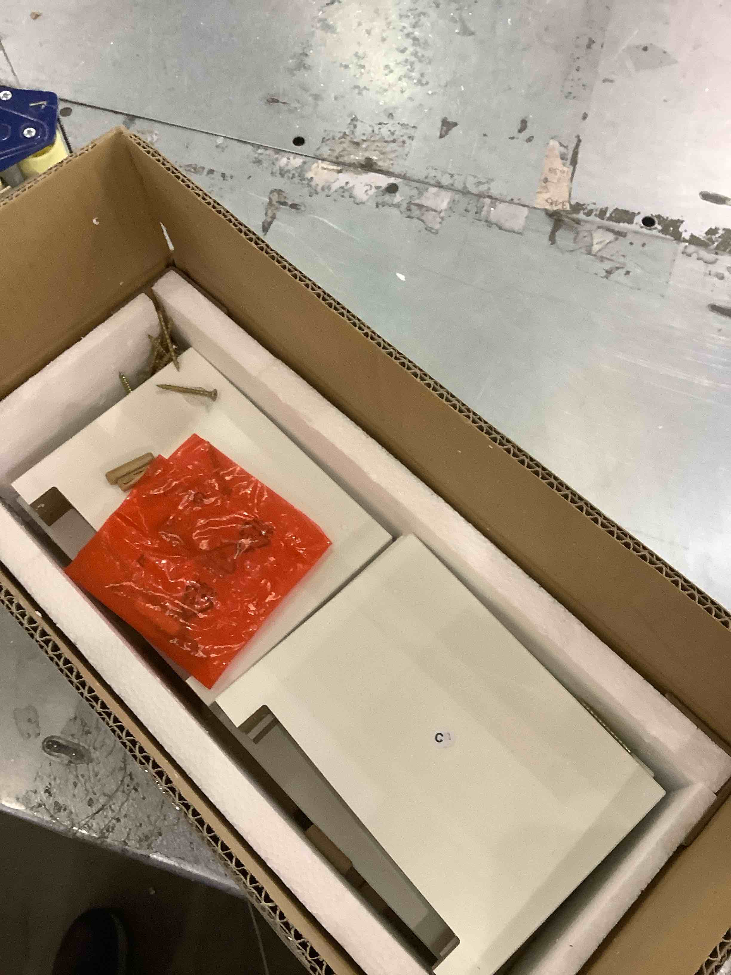 https://s3.amazonaws.com/lotting-images-prod/BargainHunt/EXS01197756_1709323871241.jpeg