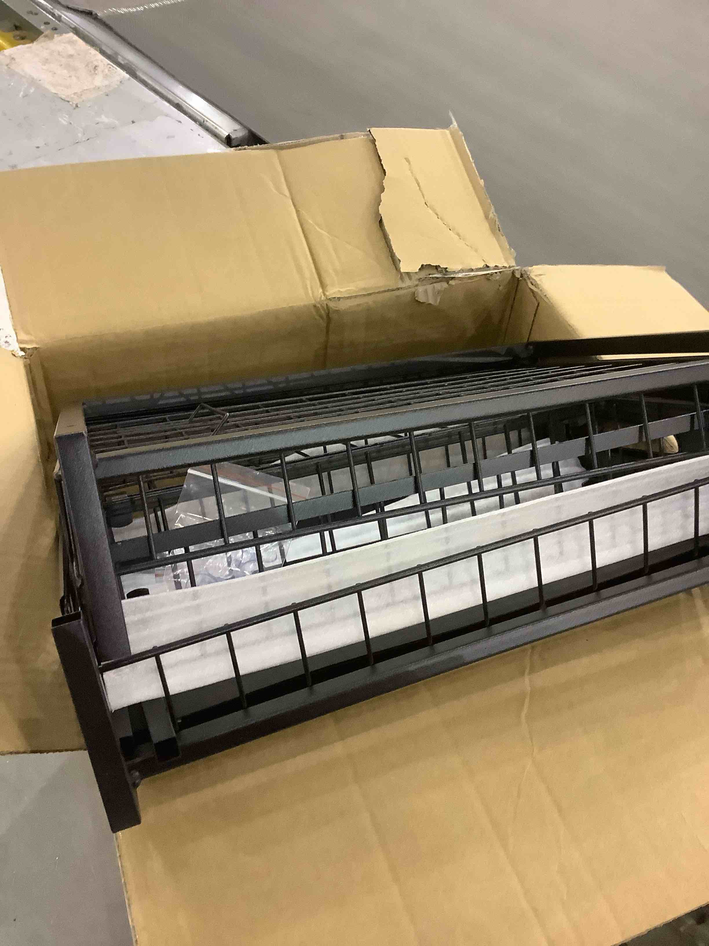 https://s3.amazonaws.com/lotting-images-prod/BargainHunt/EXS01197803_1709644400030.jpeg