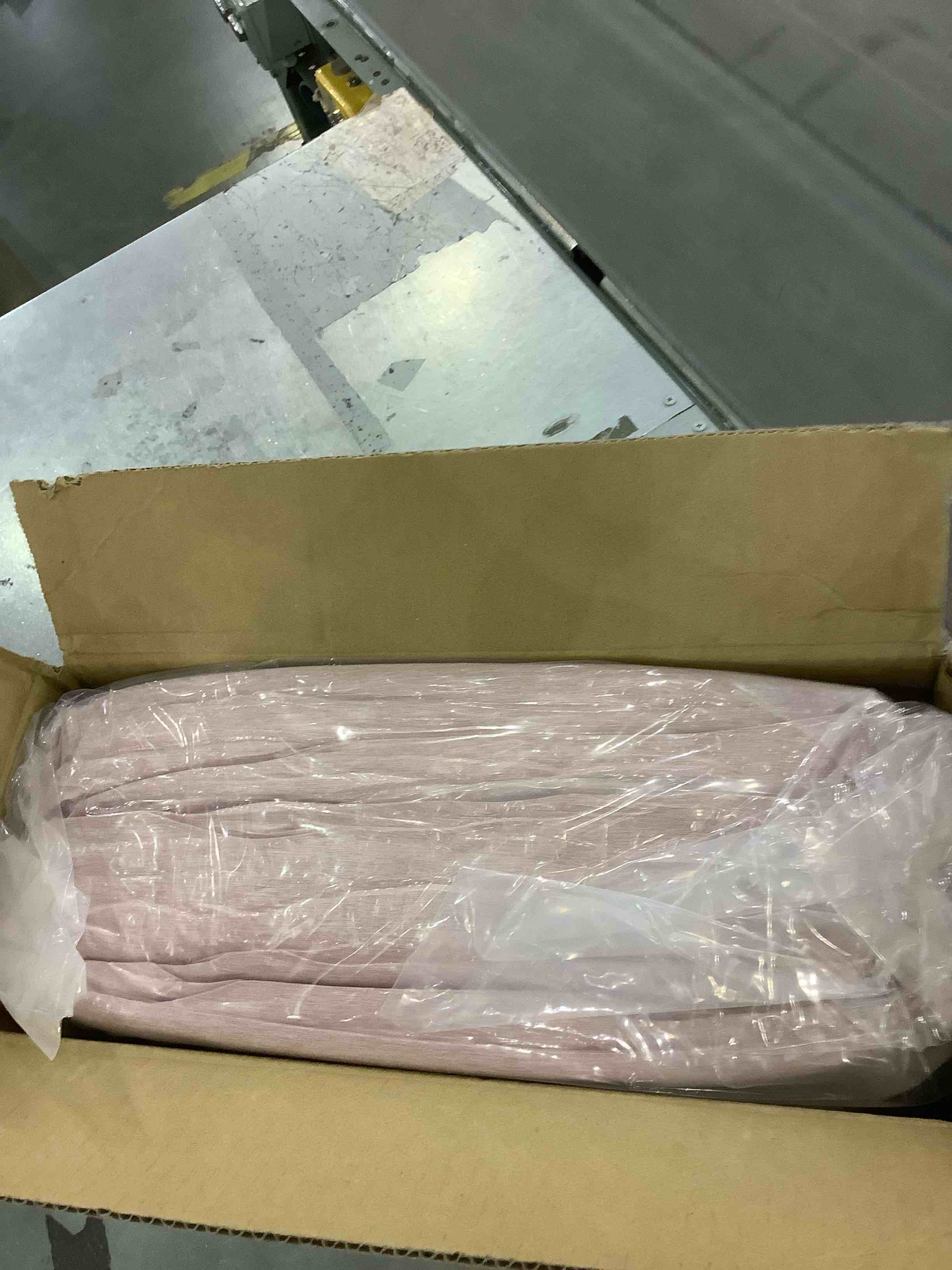 https://s3.amazonaws.com/lotting-images-prod/BargainHunt/EXS01197808_1709644956891.jpeg