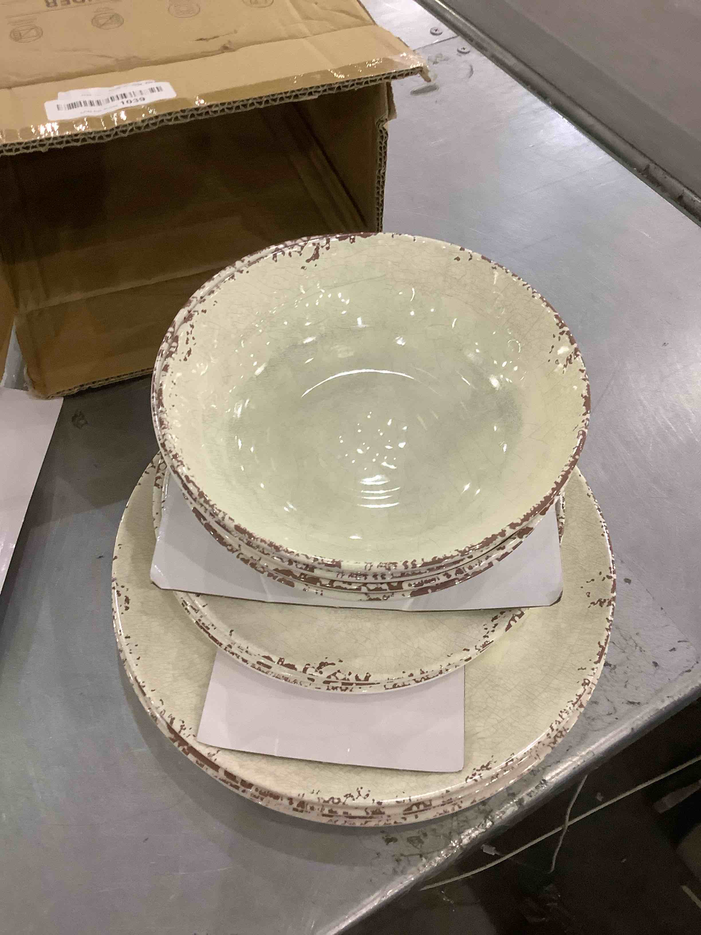 https://s3.amazonaws.com/lotting-images-prod/BargainHunt/EXS01197809_1709645025355.jpeg