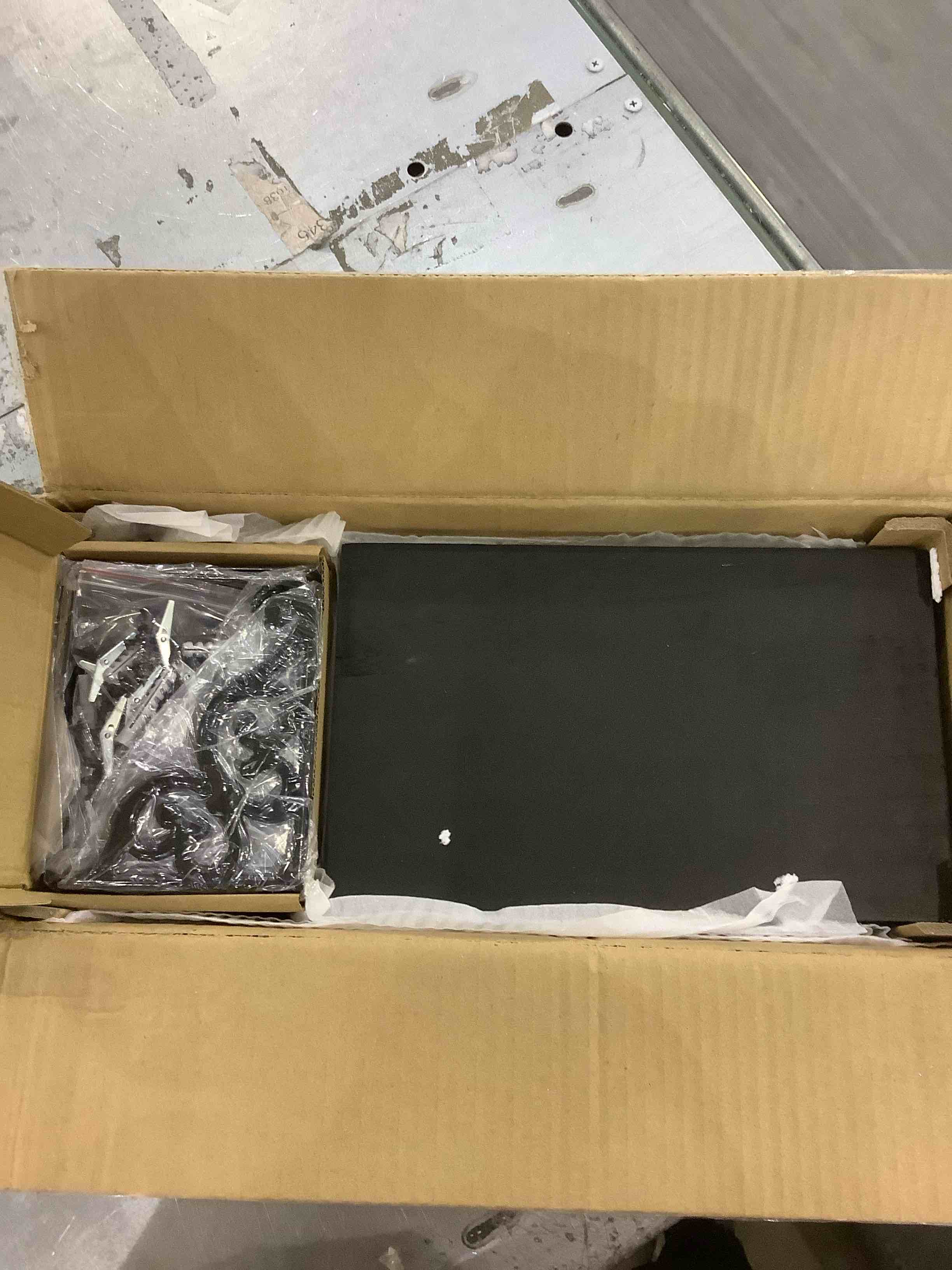 https://s3.amazonaws.com/lotting-images-prod/BargainHunt/EXS01197832_1709649266363.jpeg