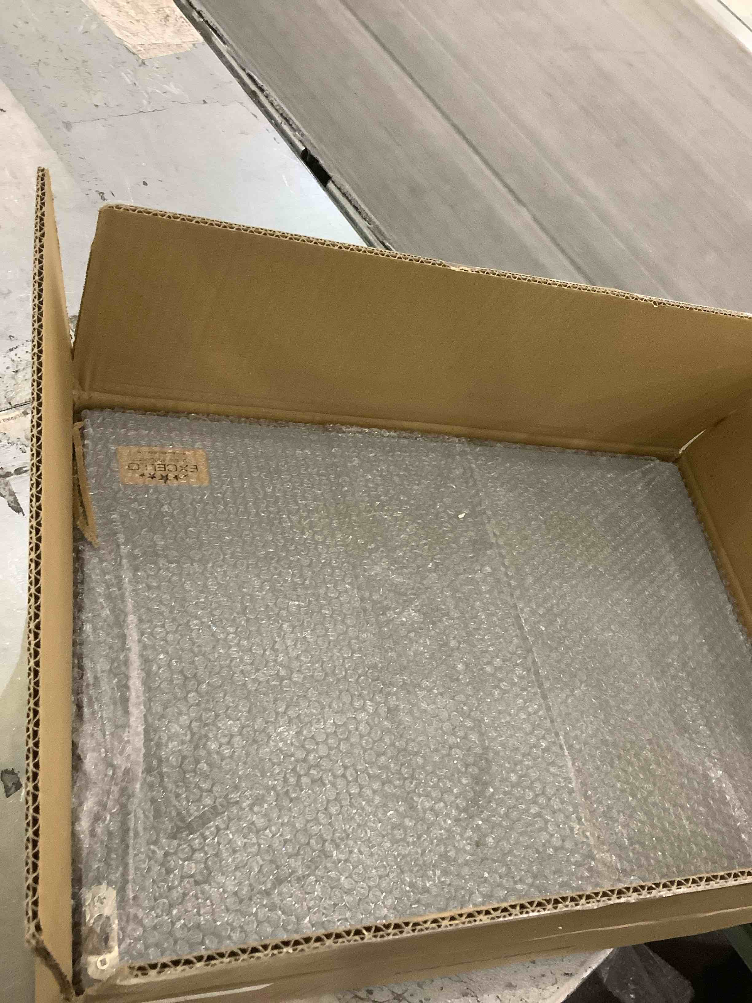 https://s3.amazonaws.com/lotting-images-prod/BargainHunt/EXS01197868_1709655075993.jpeg