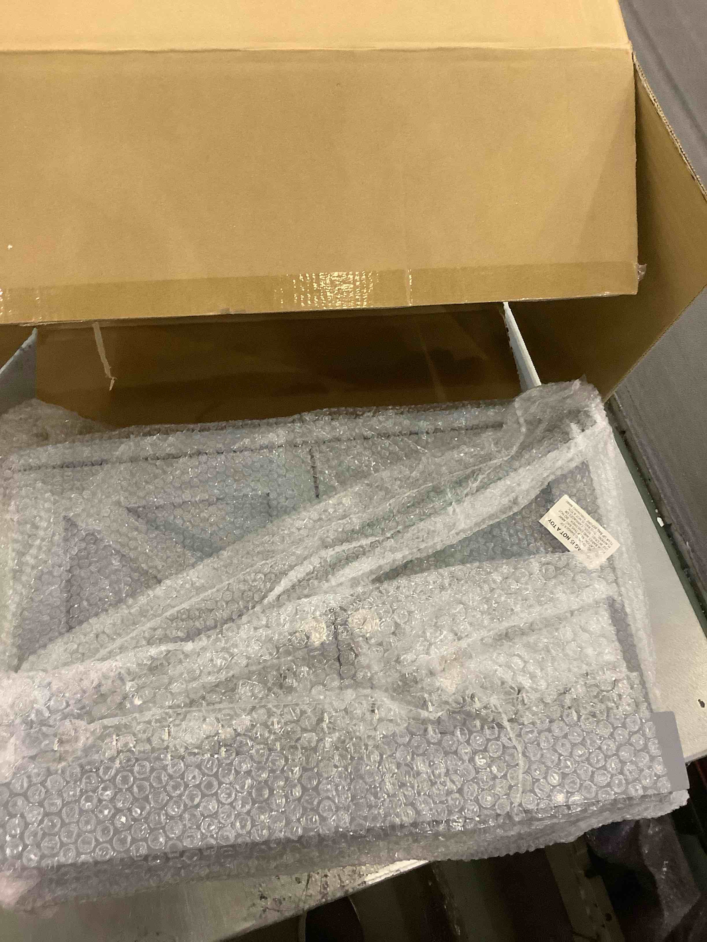 https://s3.amazonaws.com/lotting-images-prod/BargainHunt/EXS01197868_1709655100078.jpeg