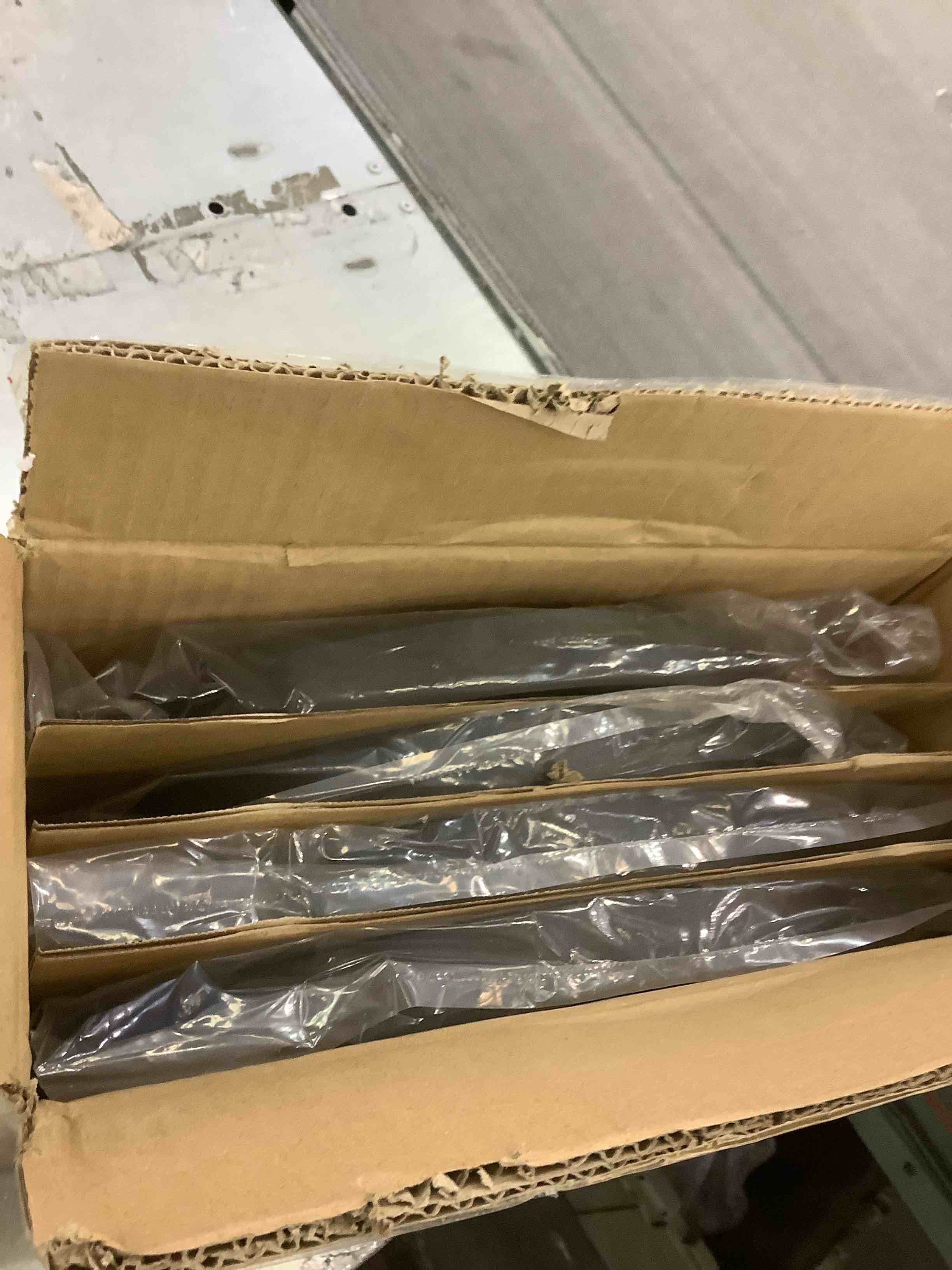 https://s3.amazonaws.com/lotting-images-prod/BargainHunt/EXS01197885_1709656208536.jpeg