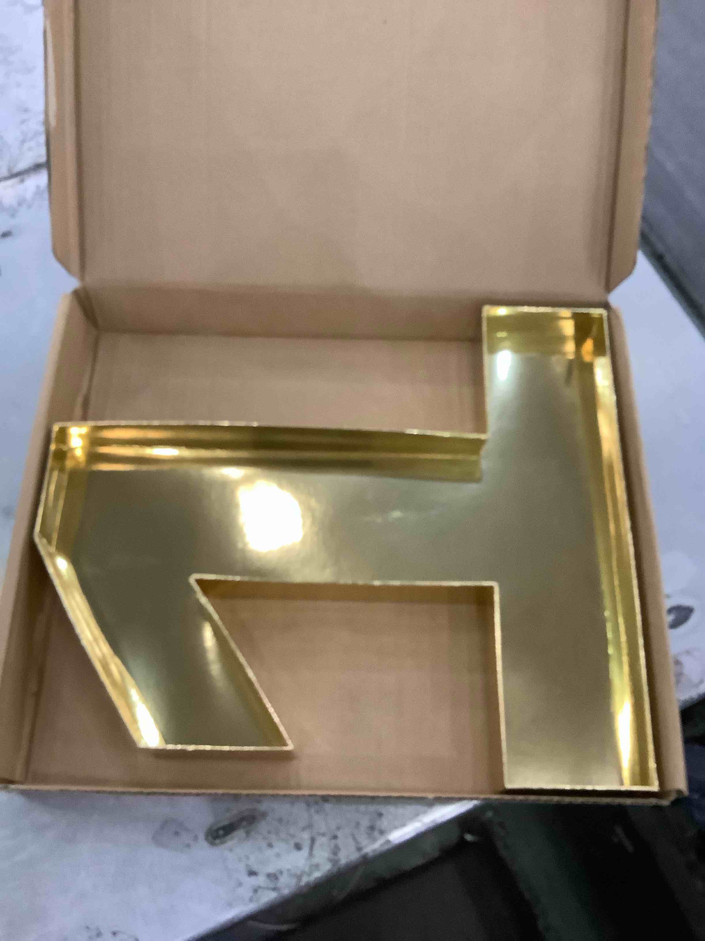 https://s3.amazonaws.com/lotting-images-prod/BargainHunt/EXS01197890_1709656533773.jpeg