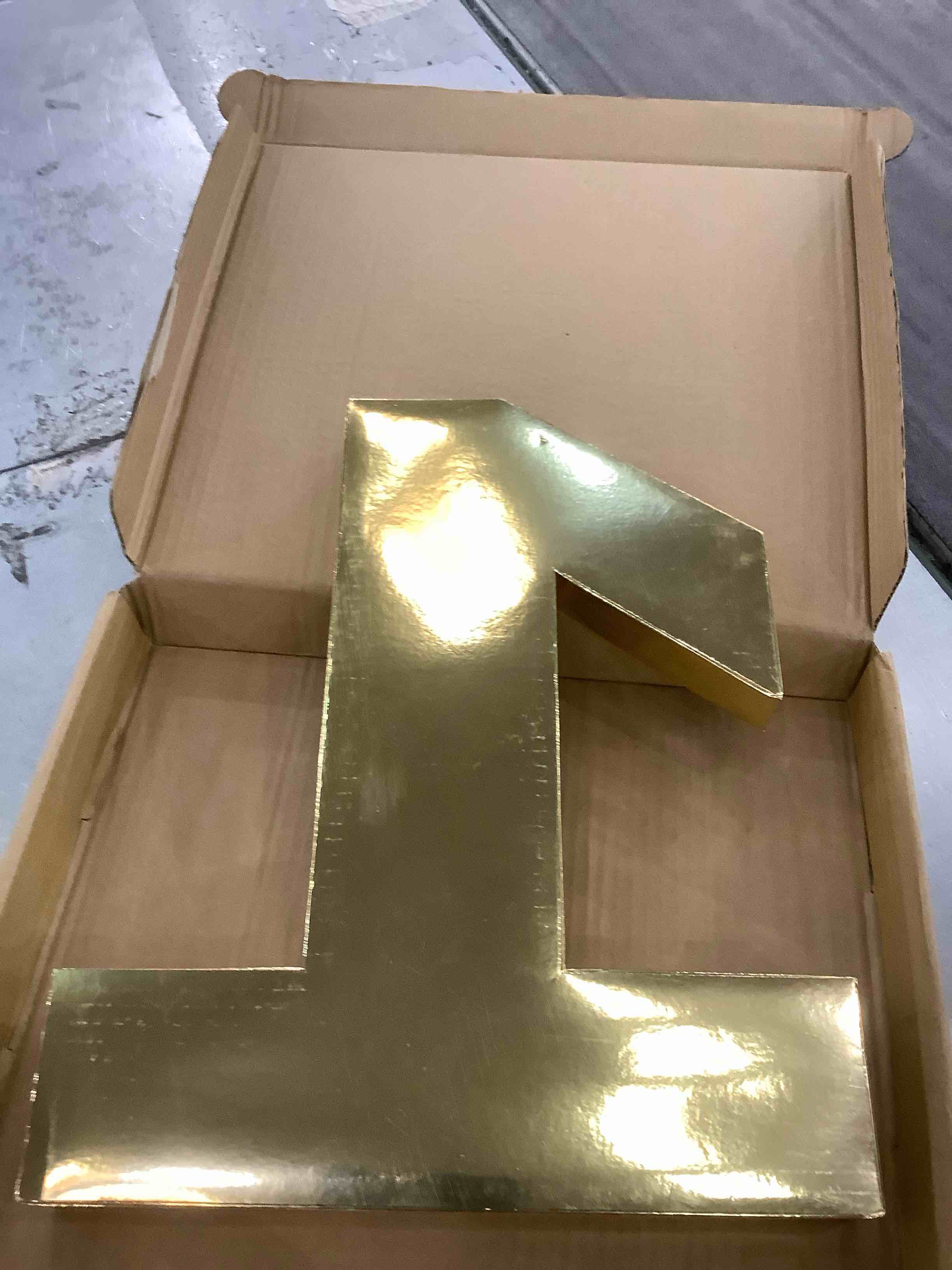 https://s3.amazonaws.com/lotting-images-prod/BargainHunt/EXS01197890_1709656541858.jpeg