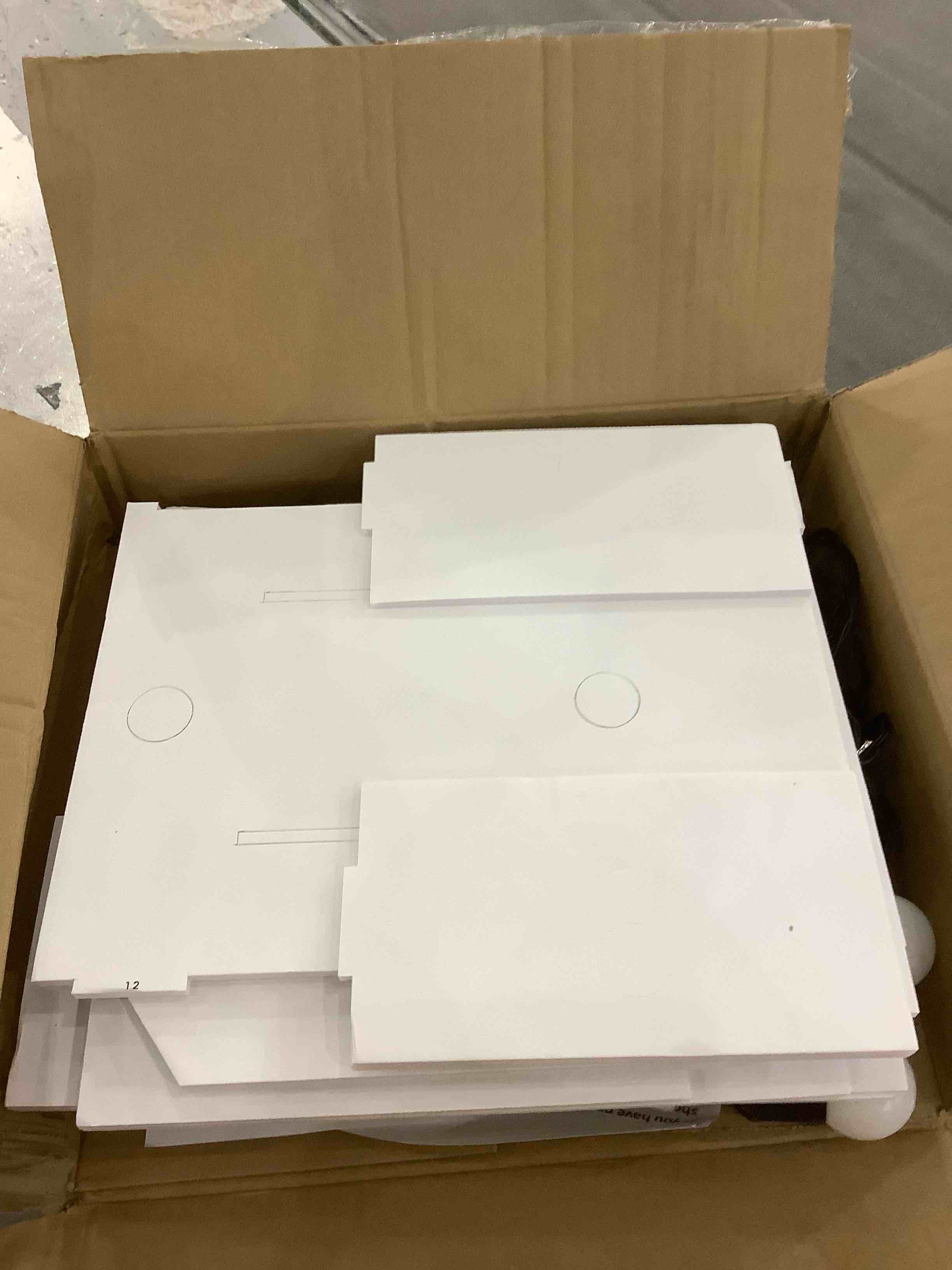 https://s3.amazonaws.com/lotting-images-prod/BargainHunt/EXS01197907_1709660404155.jpeg