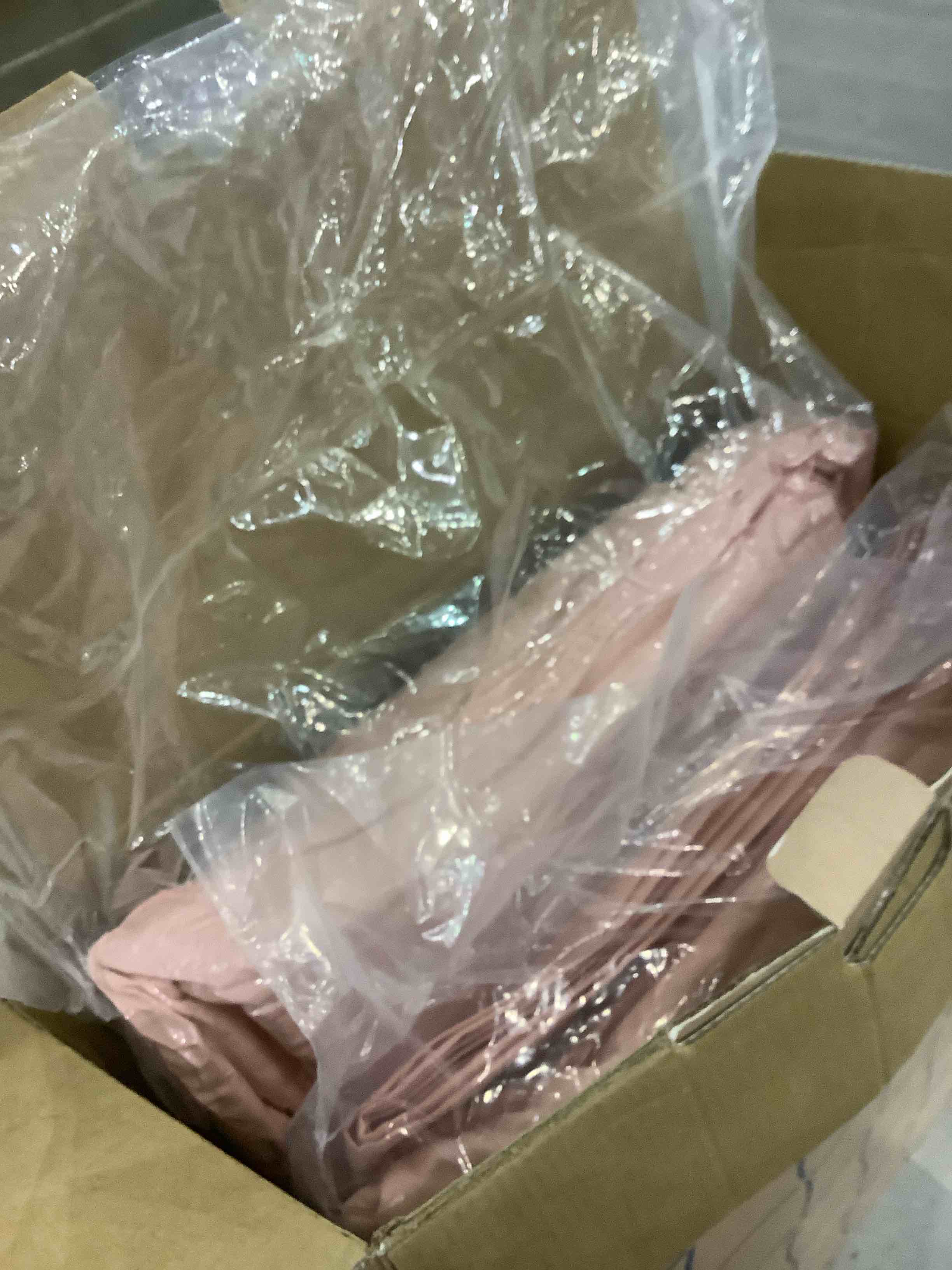 https://s3.amazonaws.com/lotting-images-prod/BargainHunt/EXS01197989_1709667963082.jpeg