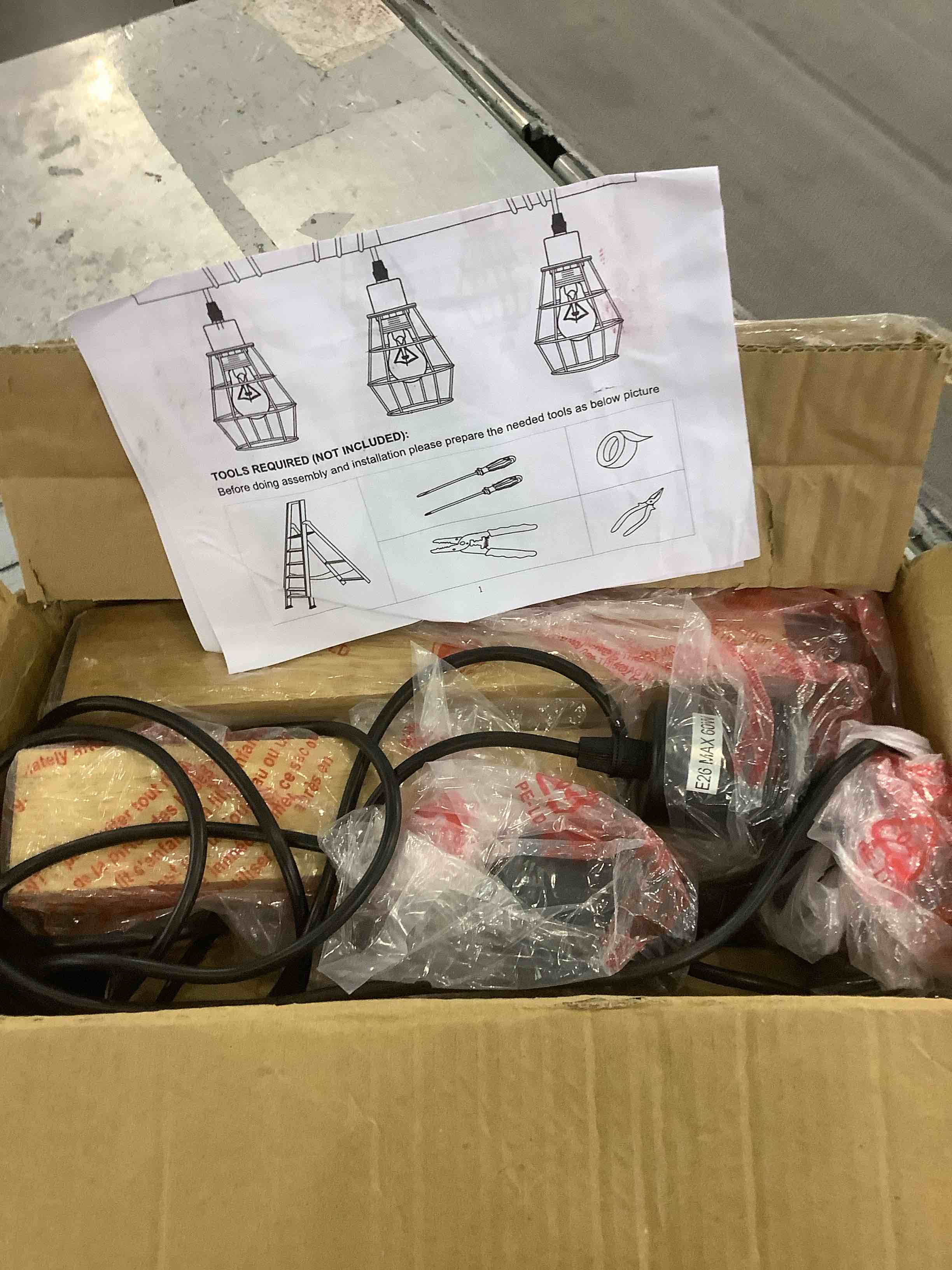 https://s3.amazonaws.com/lotting-images-prod/BargainHunt/EXS01197990_1709668037035.jpeg