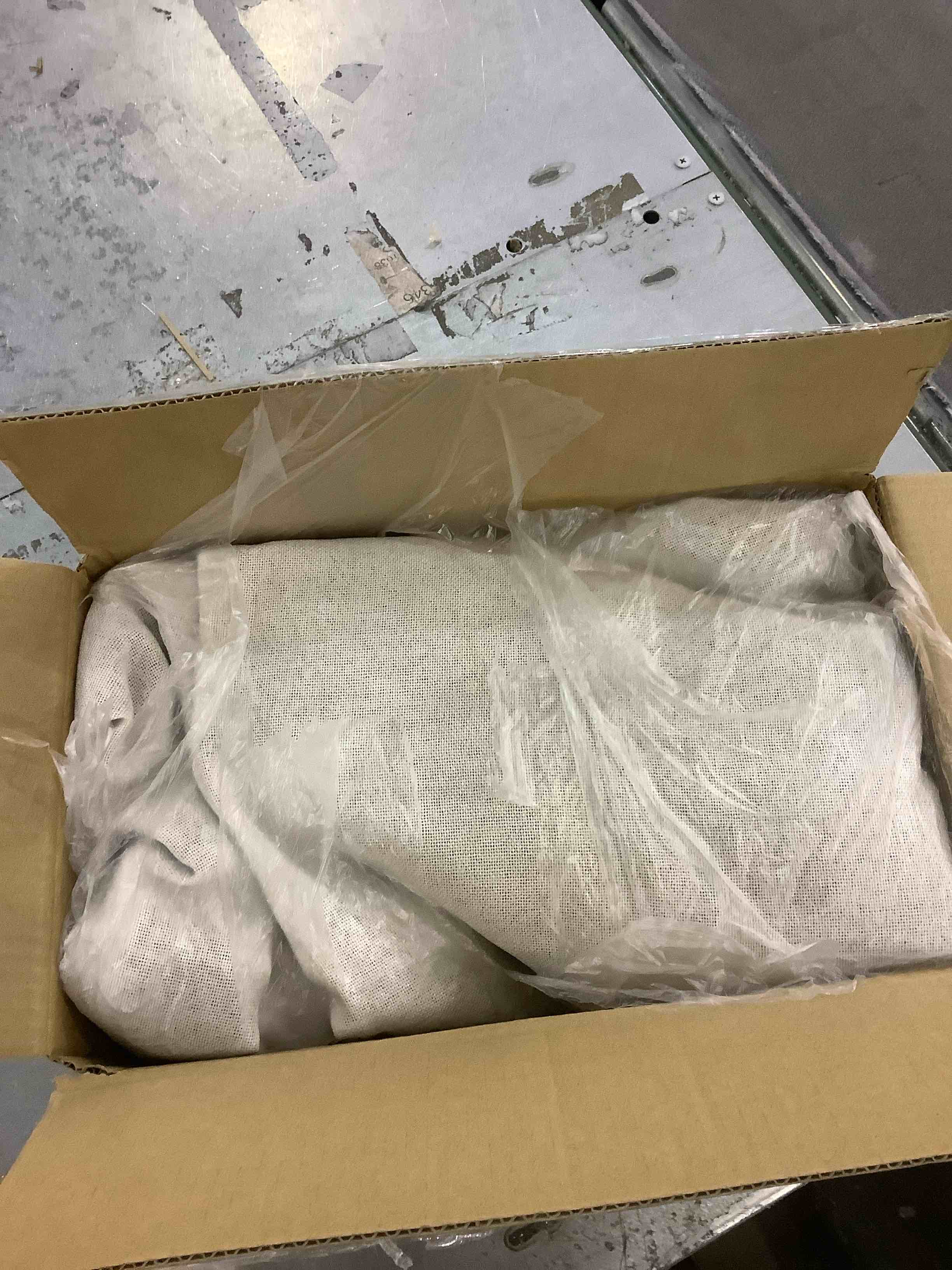 https://s3.amazonaws.com/lotting-images-prod/BargainHunt/EXS01197991_1709668101343.jpeg