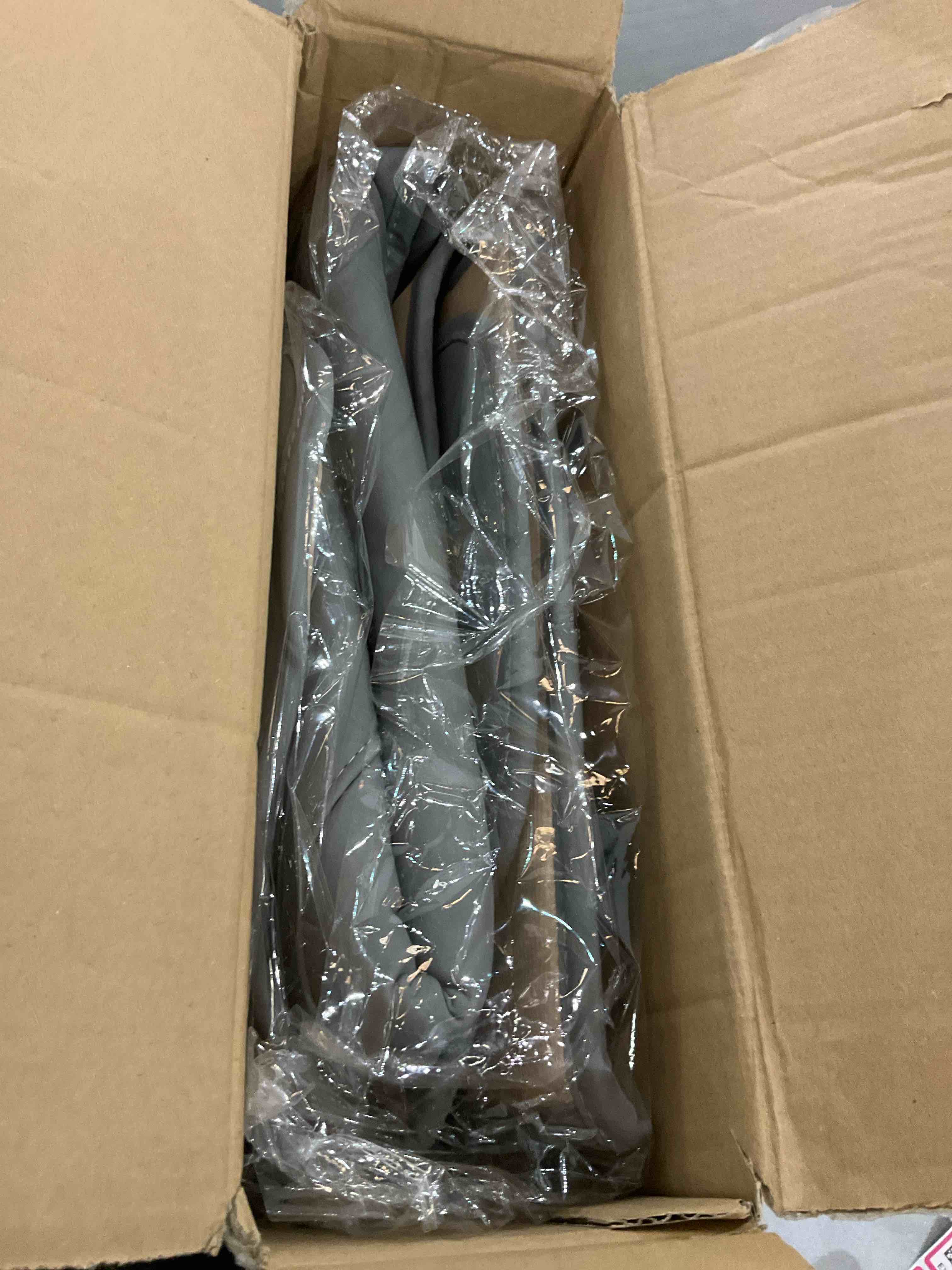 https://s3.amazonaws.com/lotting-images-prod/BargainHunt/EXS01198055_1709064052228.jpeg