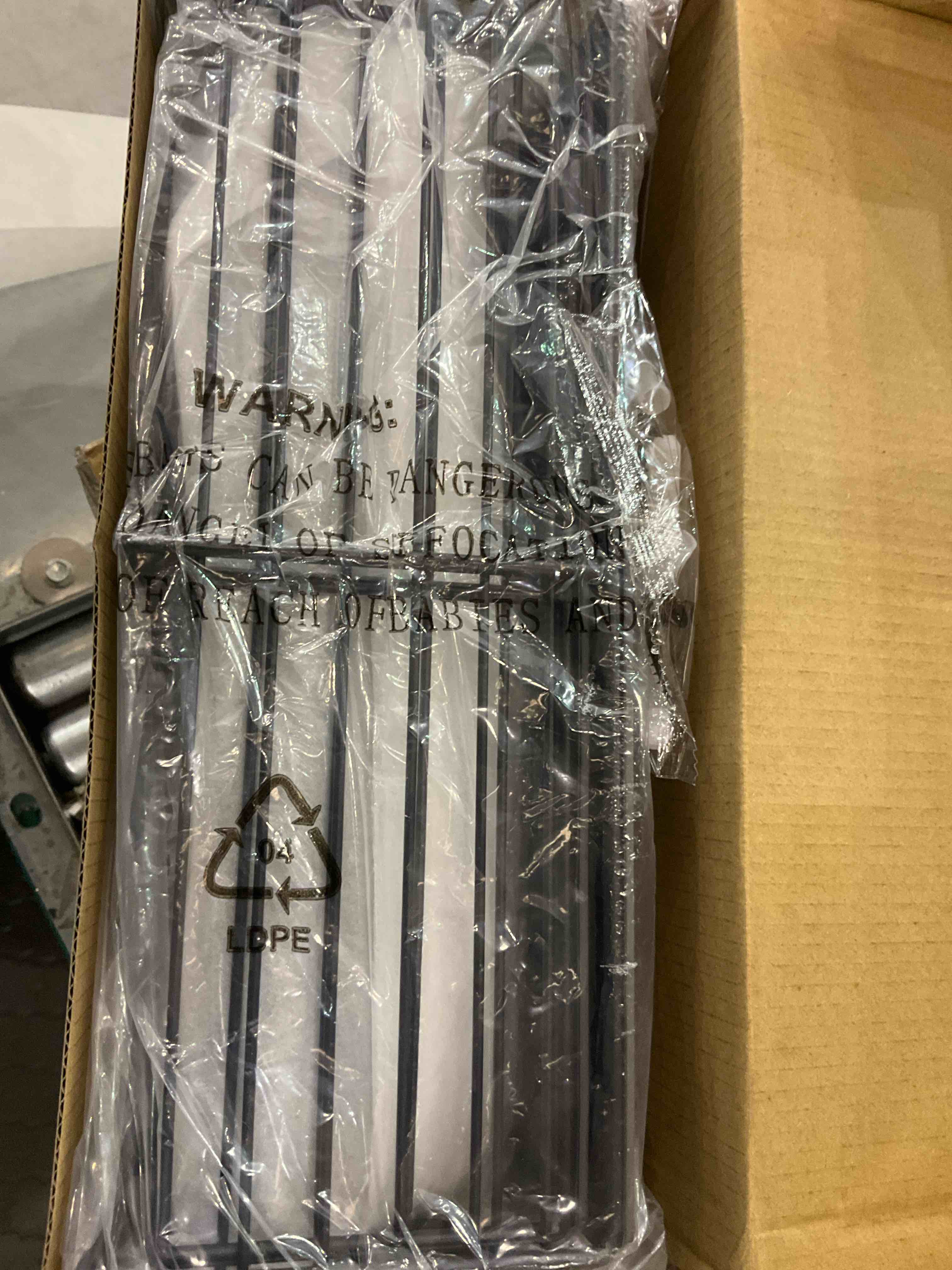 https://s3.amazonaws.com/lotting-images-prod/BargainHunt/EXS01198310_1709319036677.jpeg