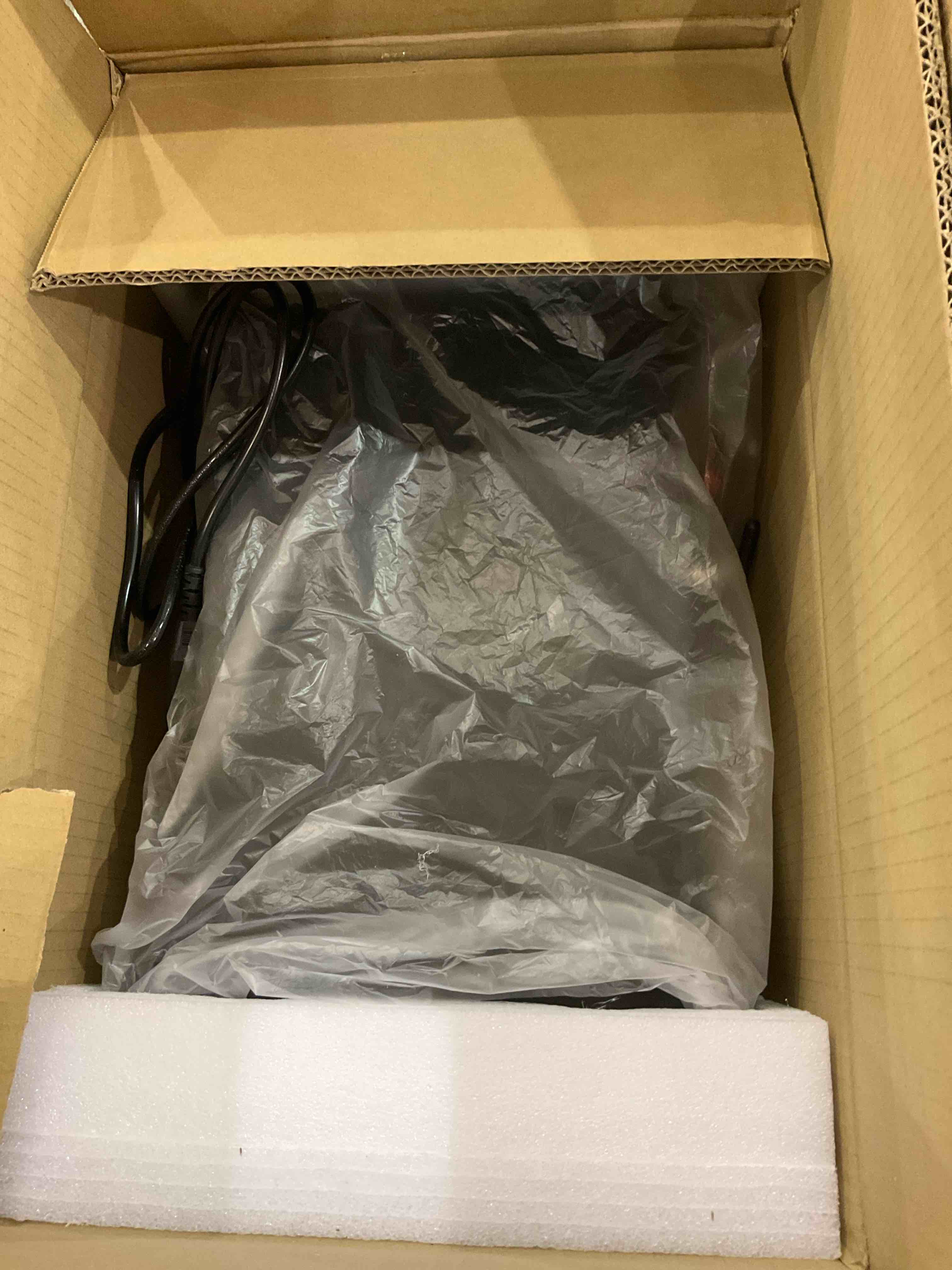 https://s3.amazonaws.com/lotting-images-prod/BargainHunt/EXS01198385_1709559949649.jpeg