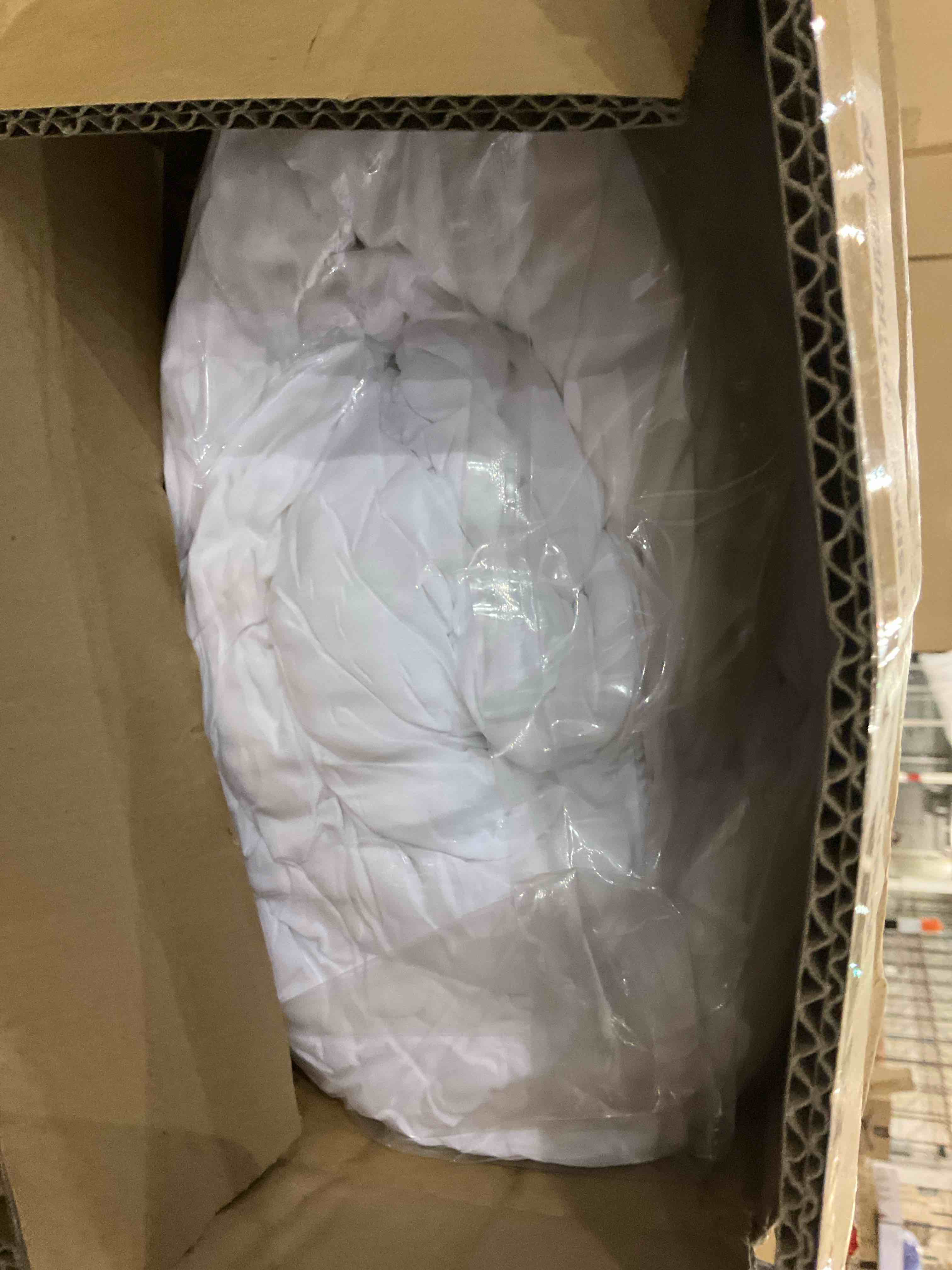 https://s3.amazonaws.com/lotting-images-prod/BargainHunt/EXS01198476_1709642921518.jpeg