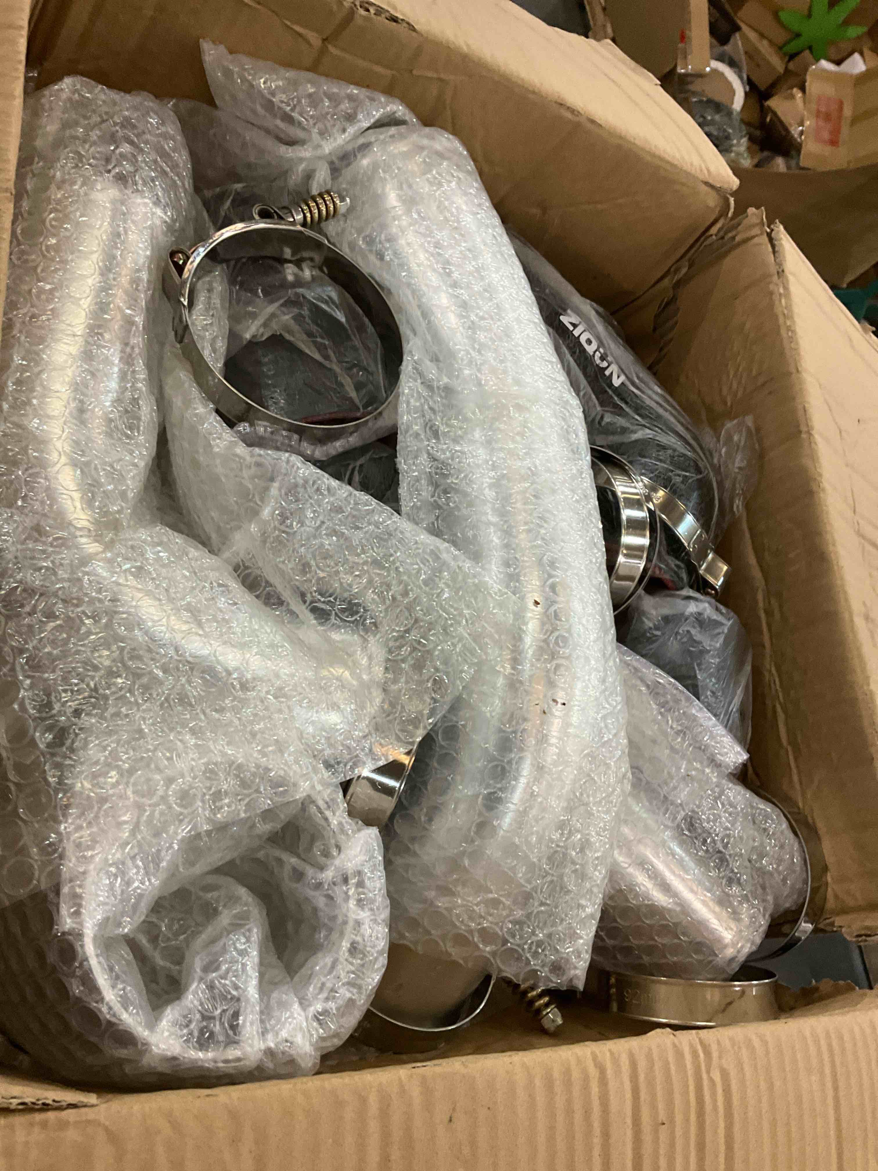 https://s3.amazonaws.com/lotting-images-prod/BargainHunt/EXS01198845_1709835802131.jpeg