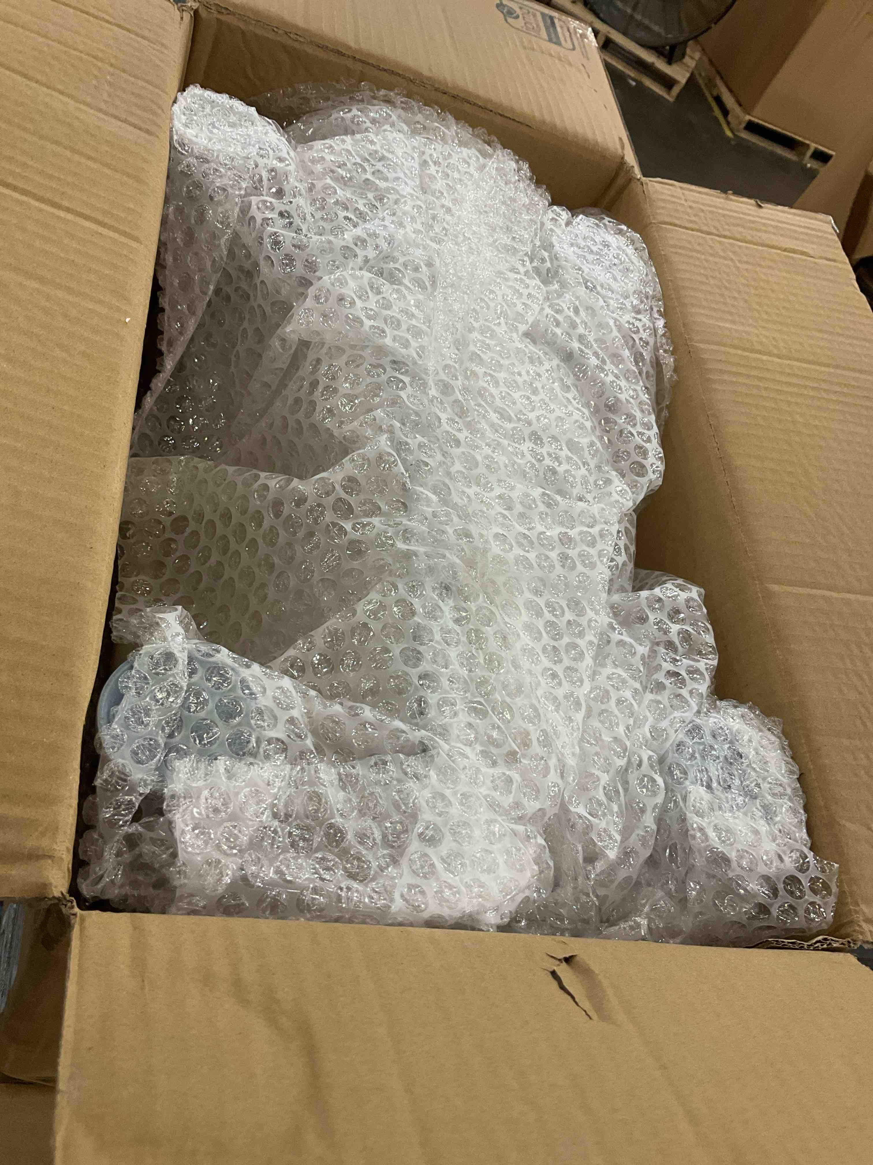 https://s3.amazonaws.com/lotting-images-prod/BargainHunt/EXS01198850_1709836611990.jpeg