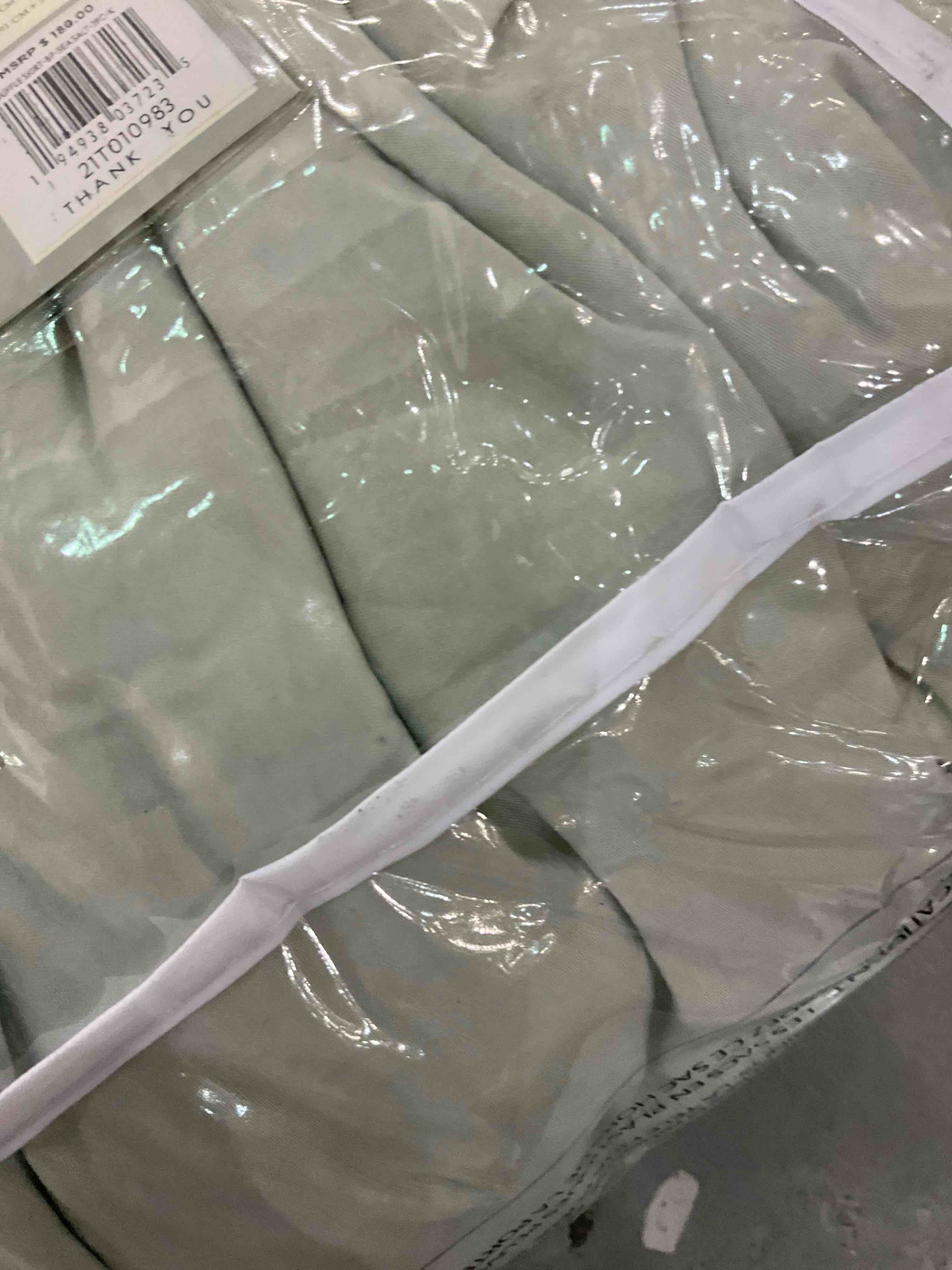 https://s3.amazonaws.com/lotting-images-prod/BargainHunt/EXS01199324_1709303379775.jpeg