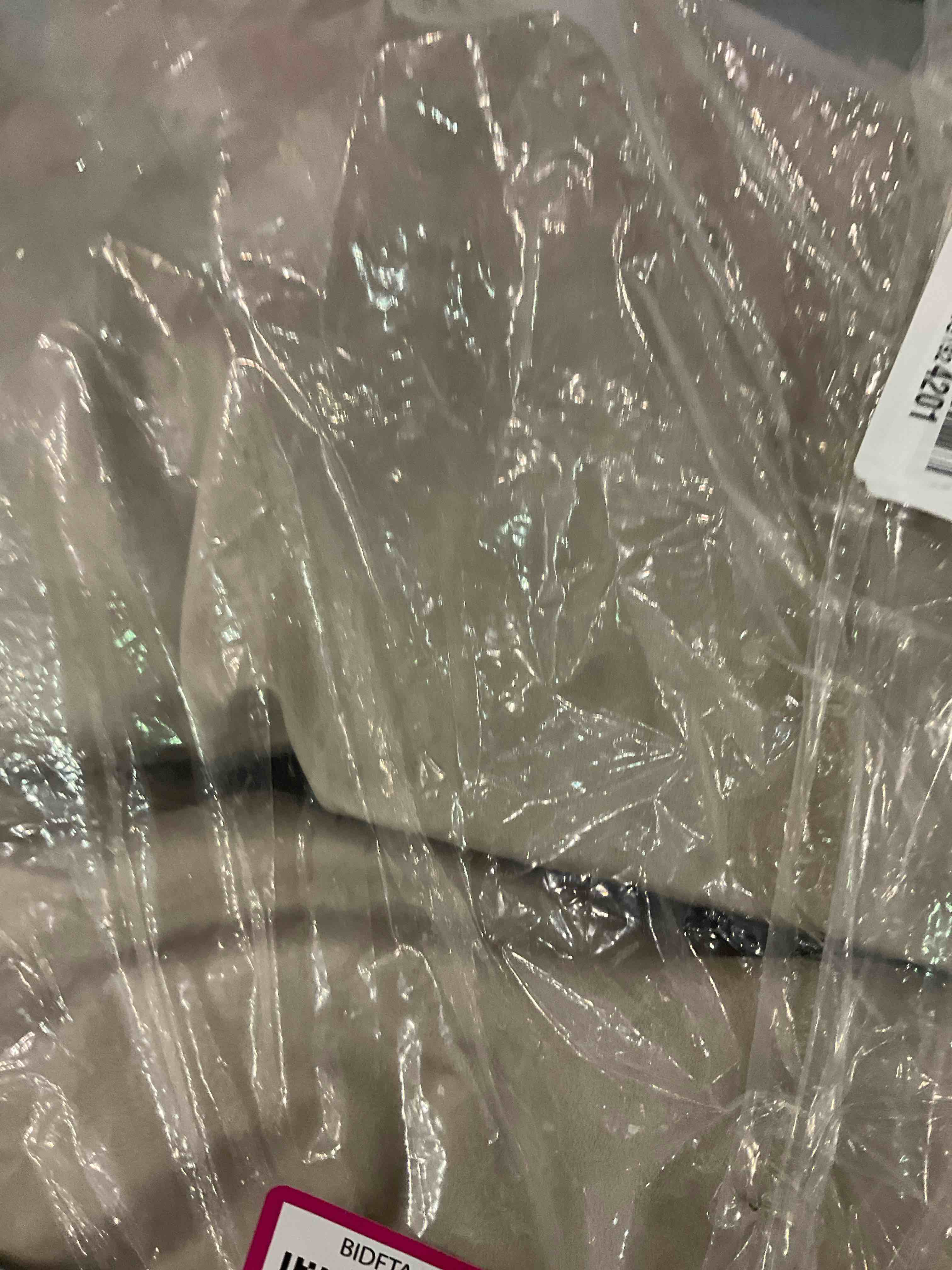 https://s3.amazonaws.com/lotting-images-prod/BargainHunt/EXS01199471_1709558788115.jpeg