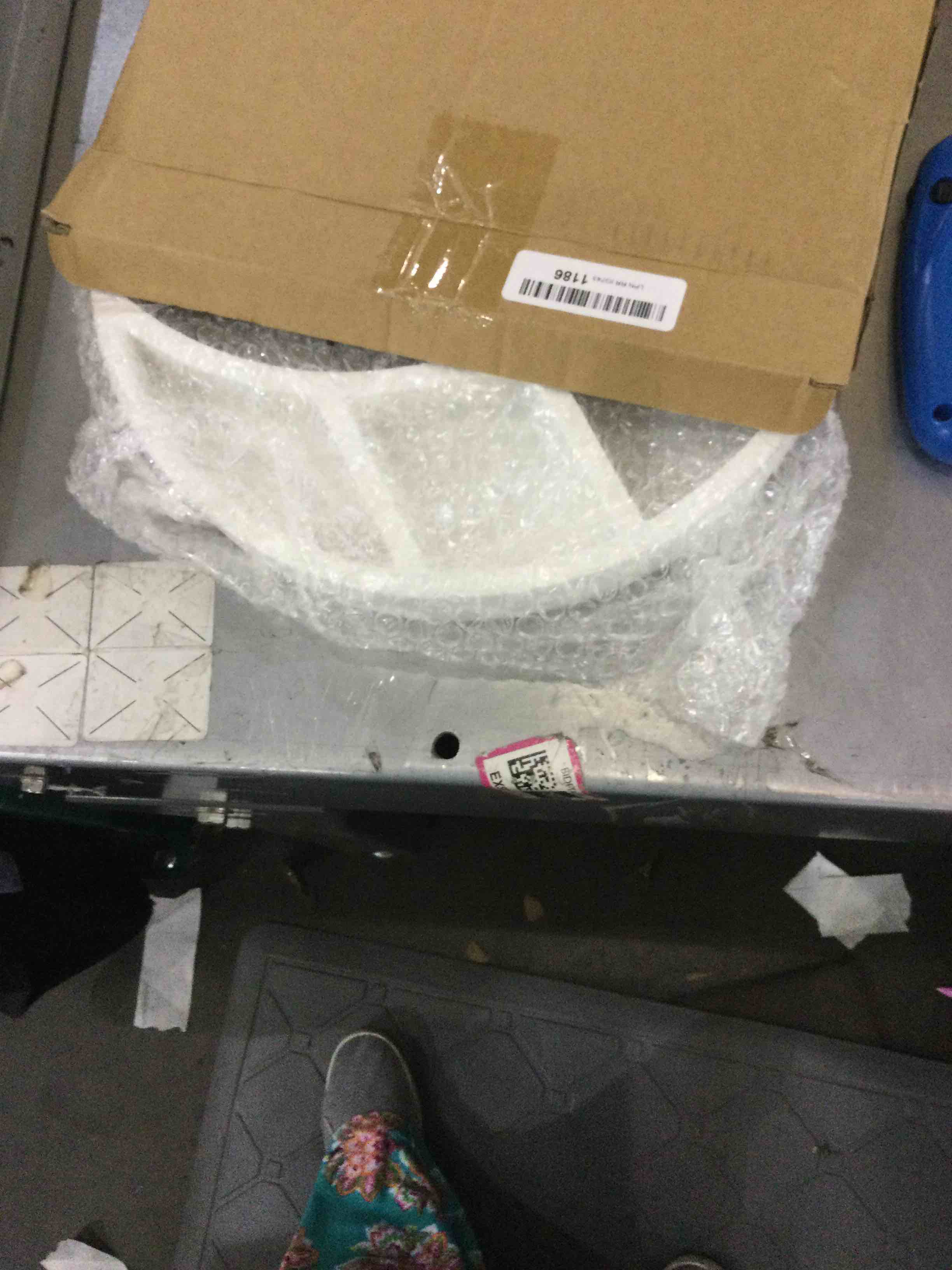 https://s3.amazonaws.com/lotting-images-prod/BargainHunt/EXS01199941_1709580351815.jpeg