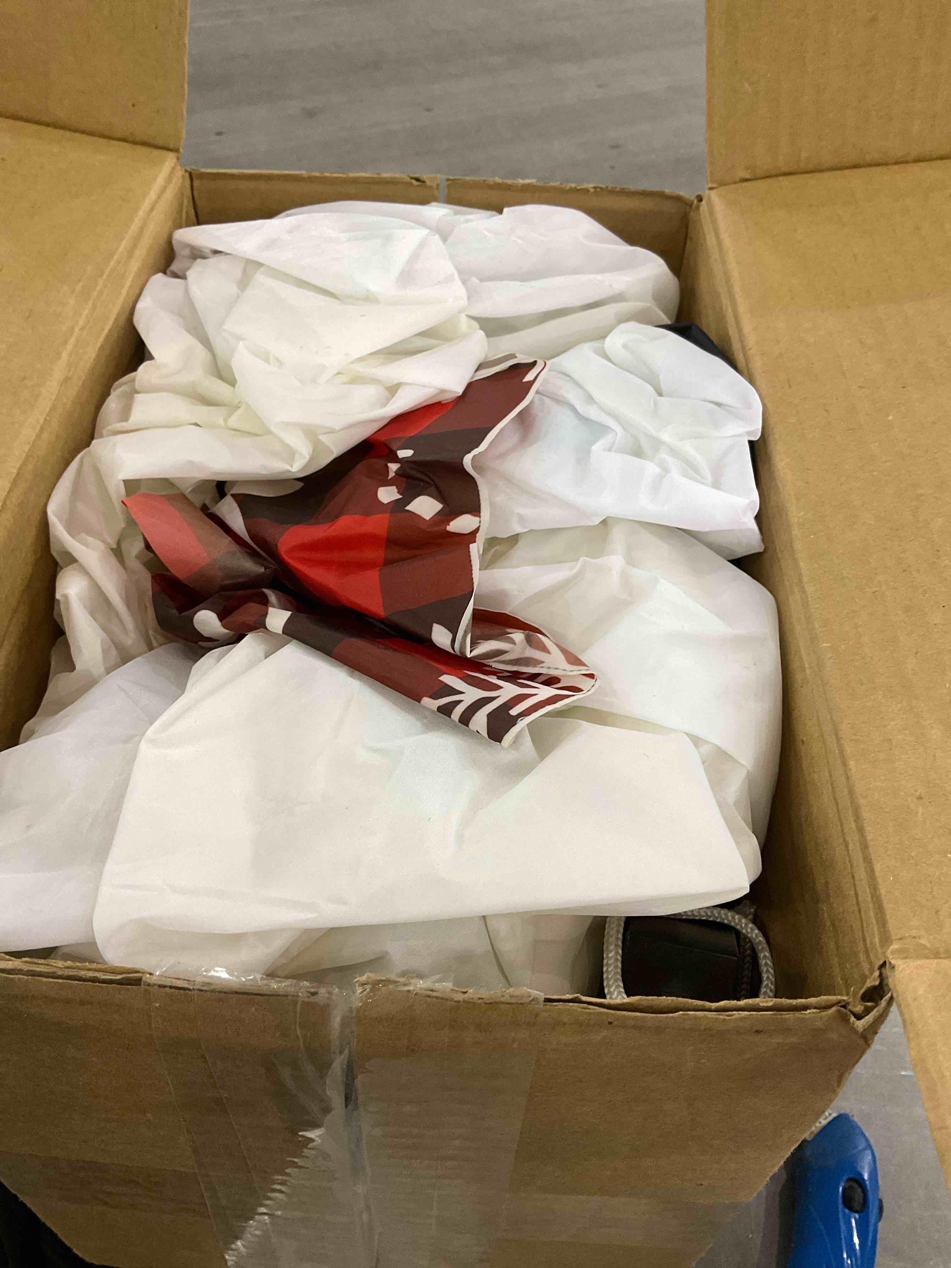 https://s3.amazonaws.com/lotting-images-prod/BargainHunt/EXS01201107_1712770813675.jpeg