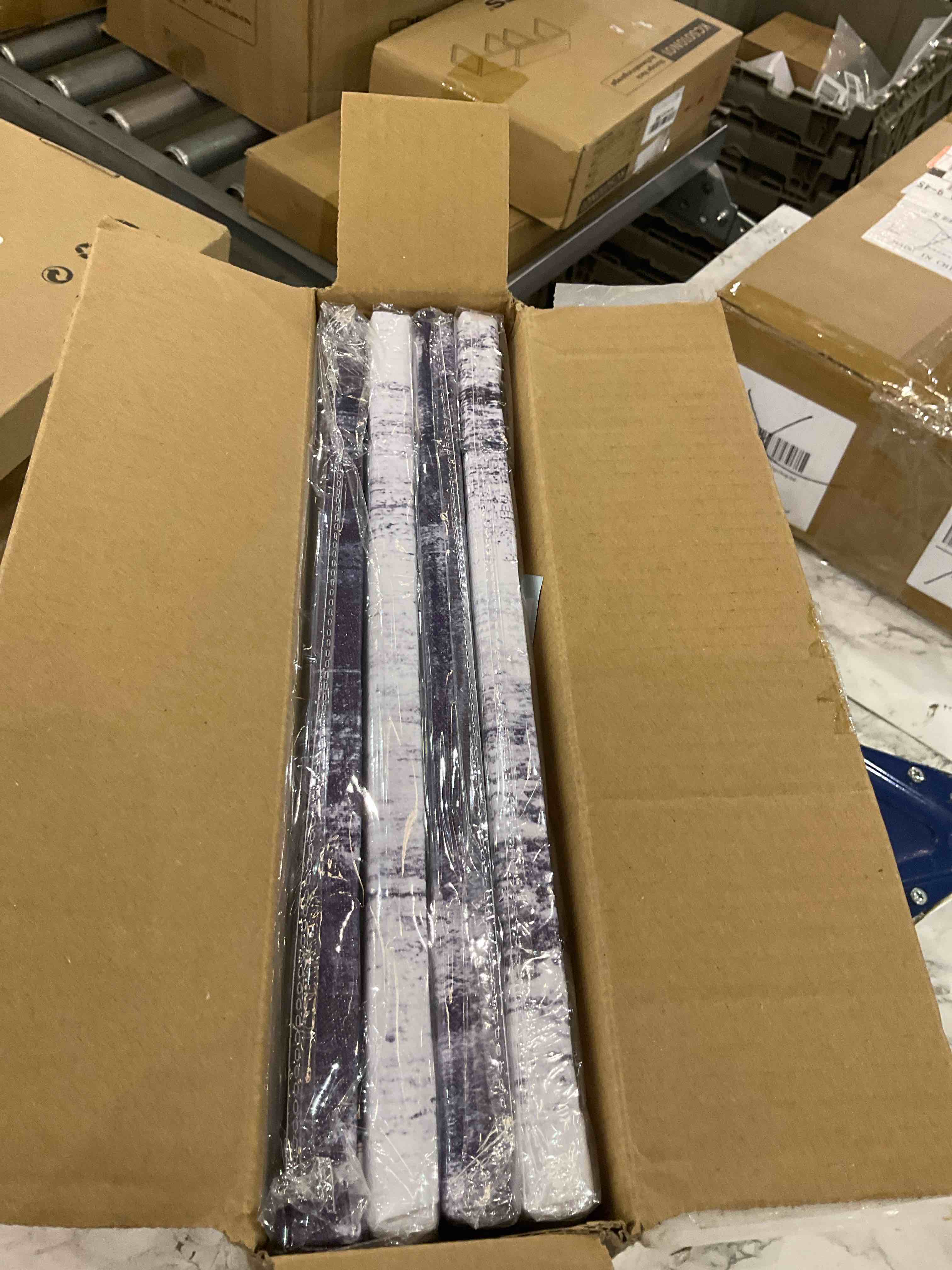 https://s3.amazonaws.com/lotting-images-prod/BargainHunt/EXS01202066_1712682980382.jpeg