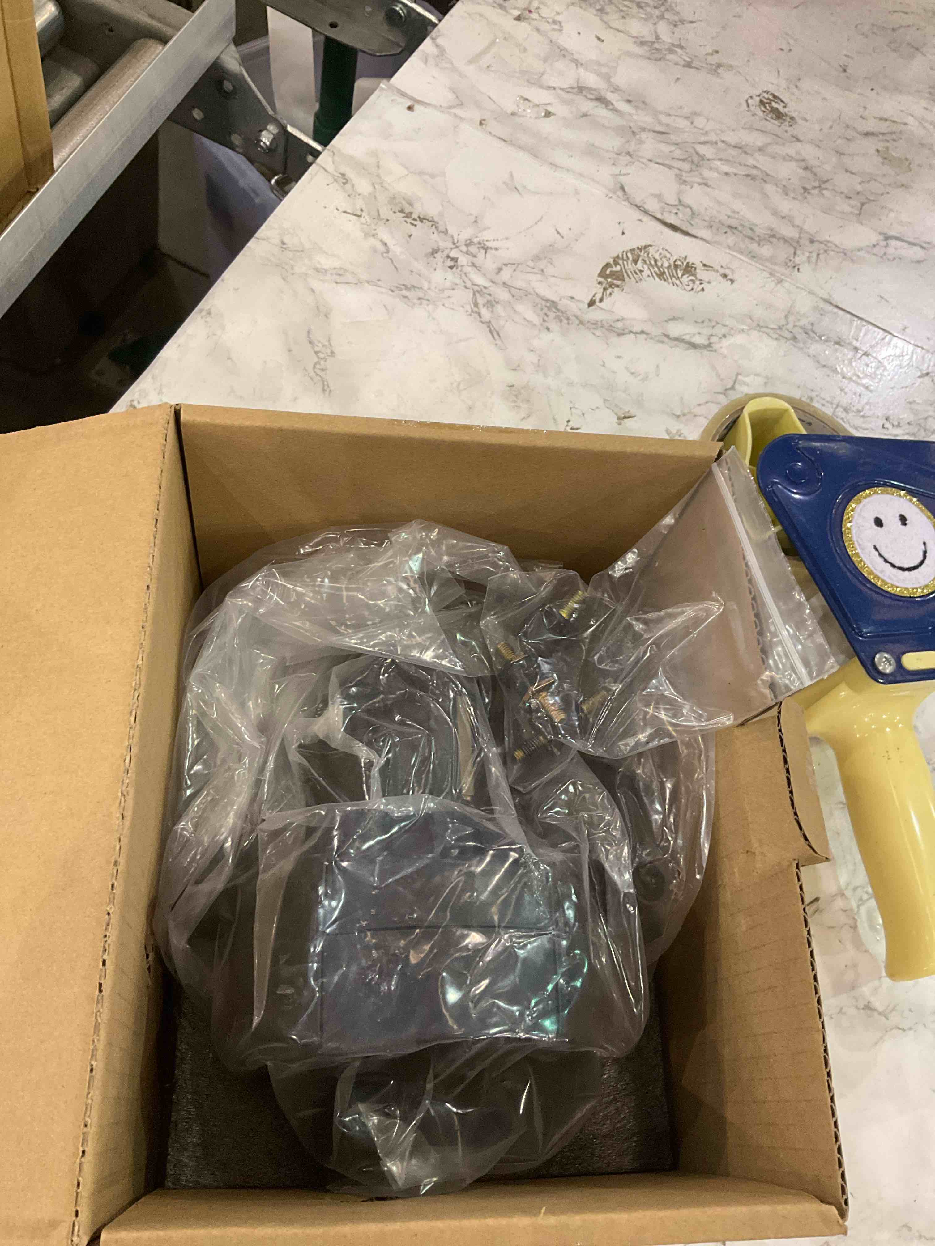 https://s3.amazonaws.com/lotting-images-prod/BargainHunt/EXS01202076_1712684065516.jpeg