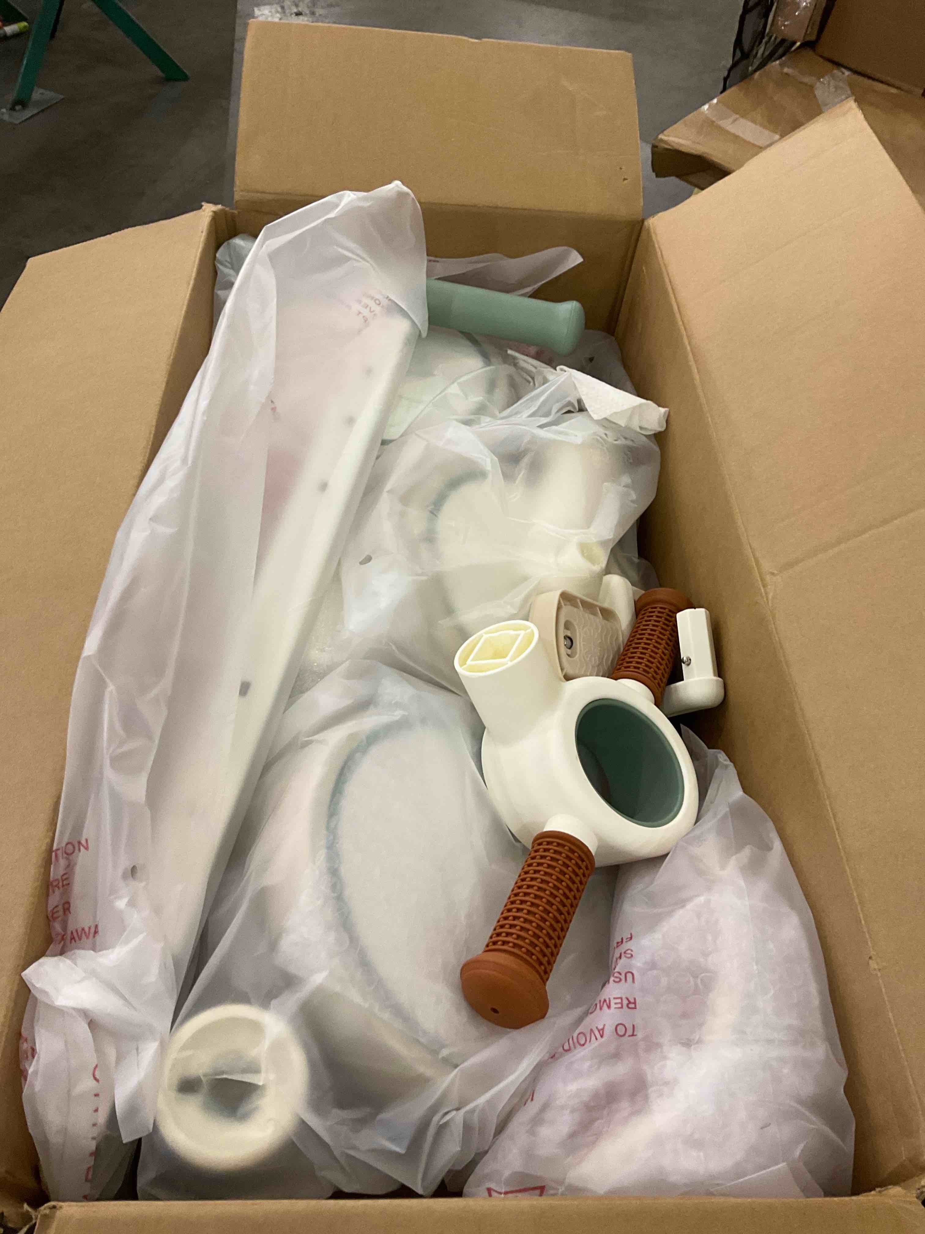 https://s3.amazonaws.com/lotting-images-prod/BargainHunt/EXS01202372_1712848349825.jpeg