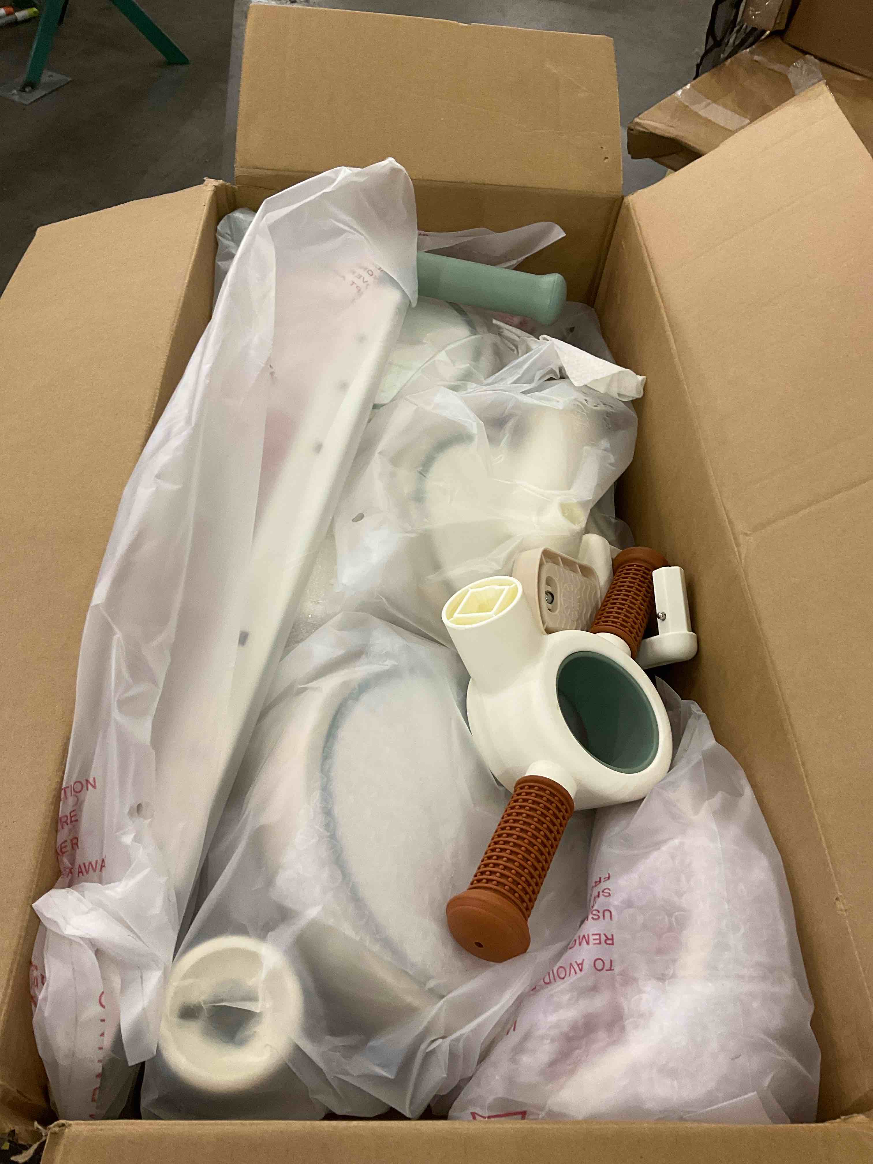 https://s3.amazonaws.com/lotting-images-prod/BargainHunt/EXS01202372_1712848350862.jpeg