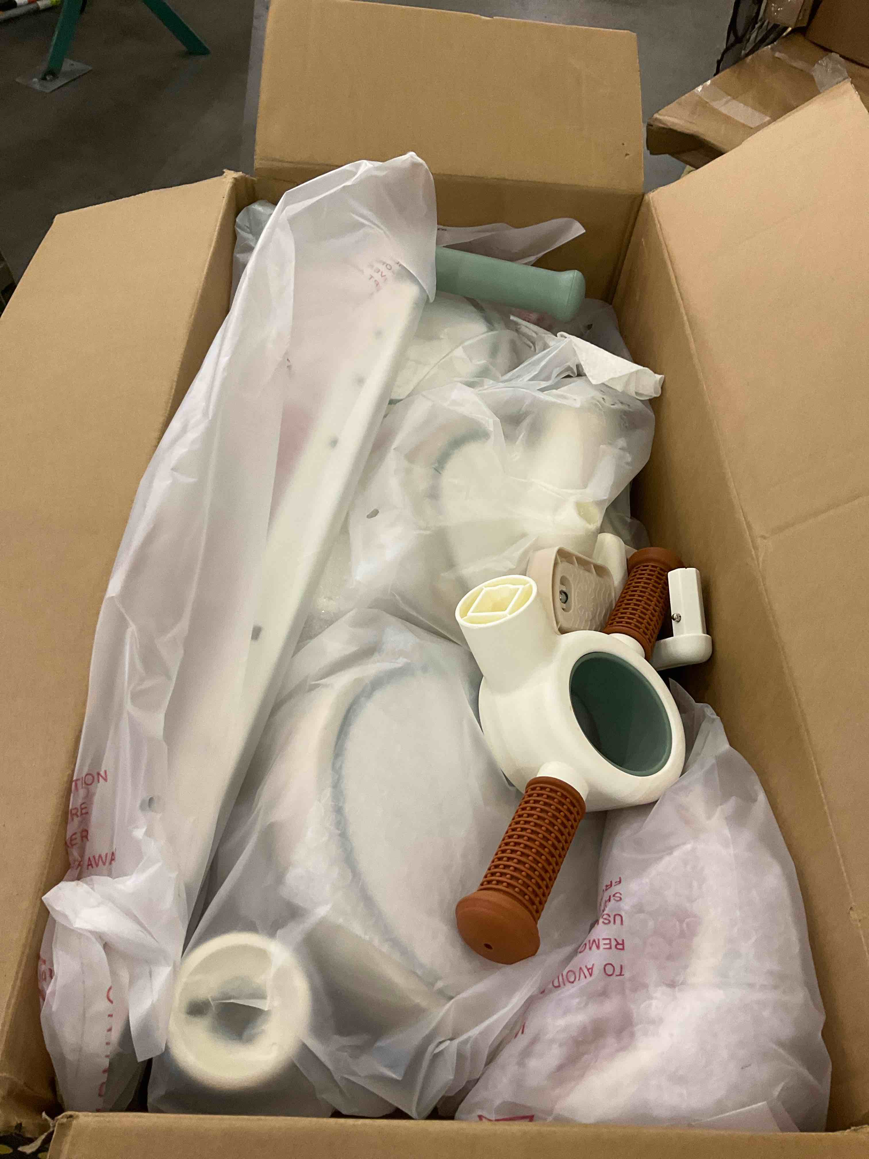 https://s3.amazonaws.com/lotting-images-prod/BargainHunt/EXS01202372_1712848352064.jpeg