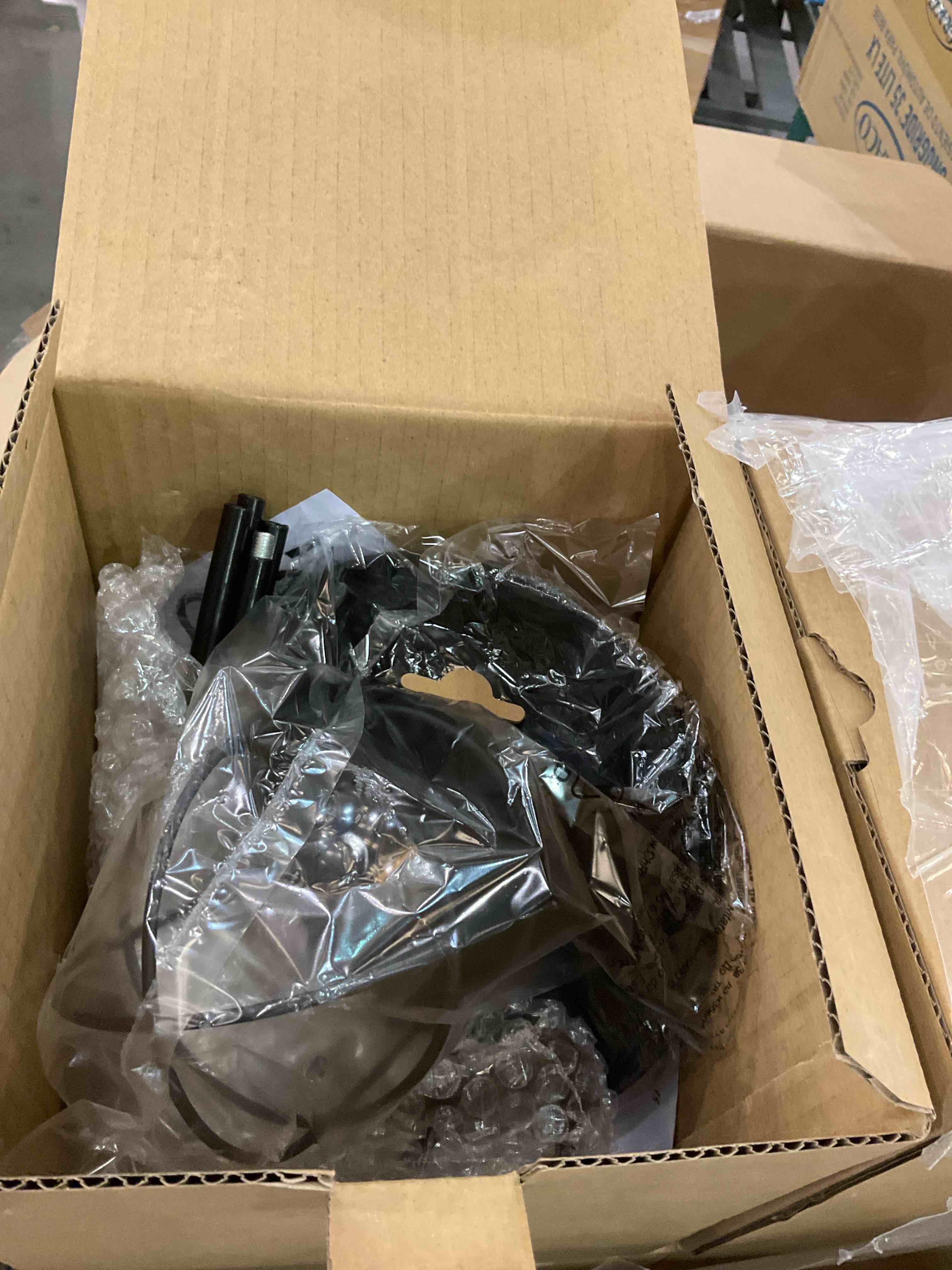 https://s3.amazonaws.com/lotting-images-prod/BargainHunt/EXS01202378_1712849805165.jpeg