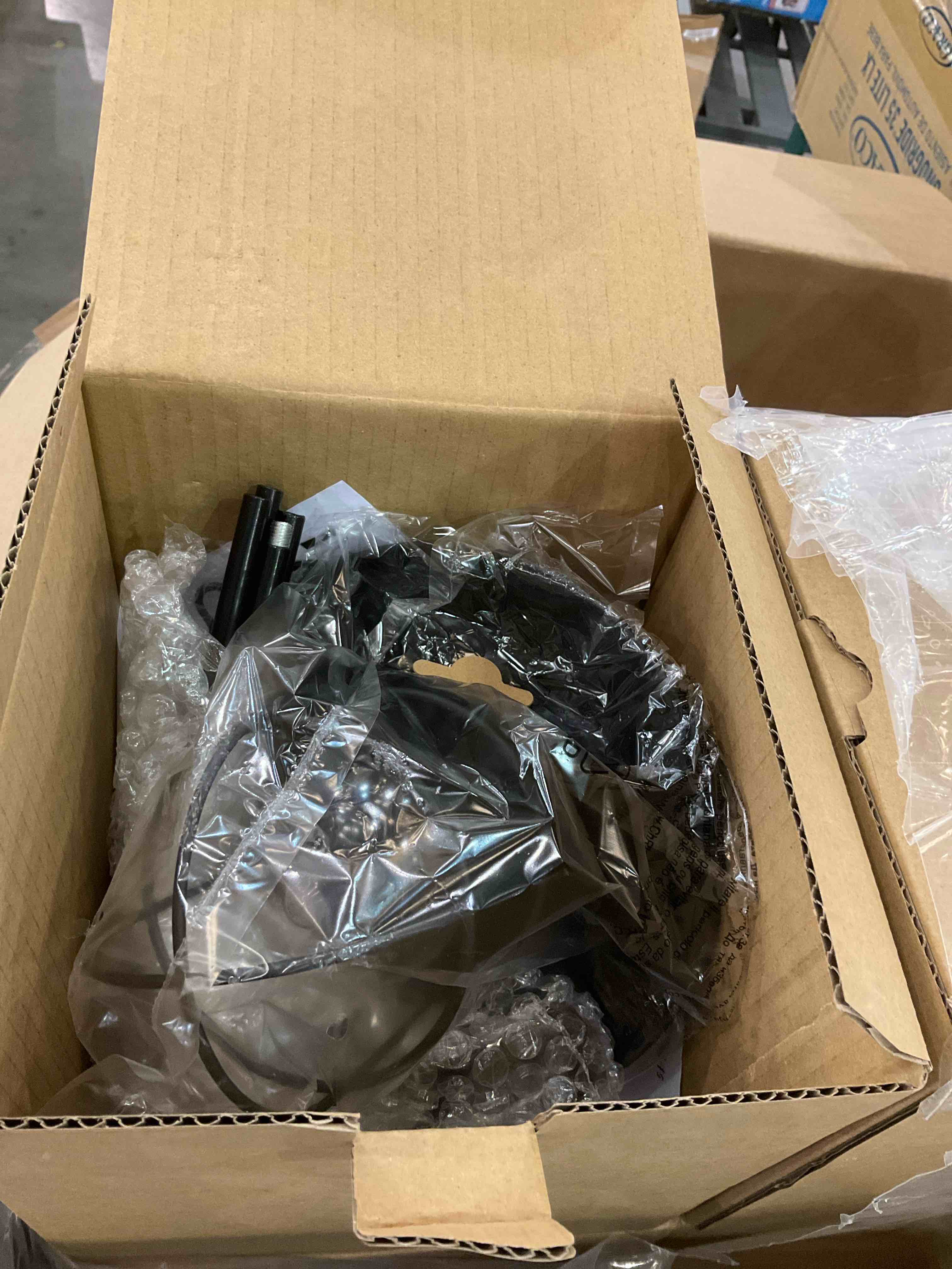 https://s3.amazonaws.com/lotting-images-prod/BargainHunt/EXS01202378_1712849806072.jpeg