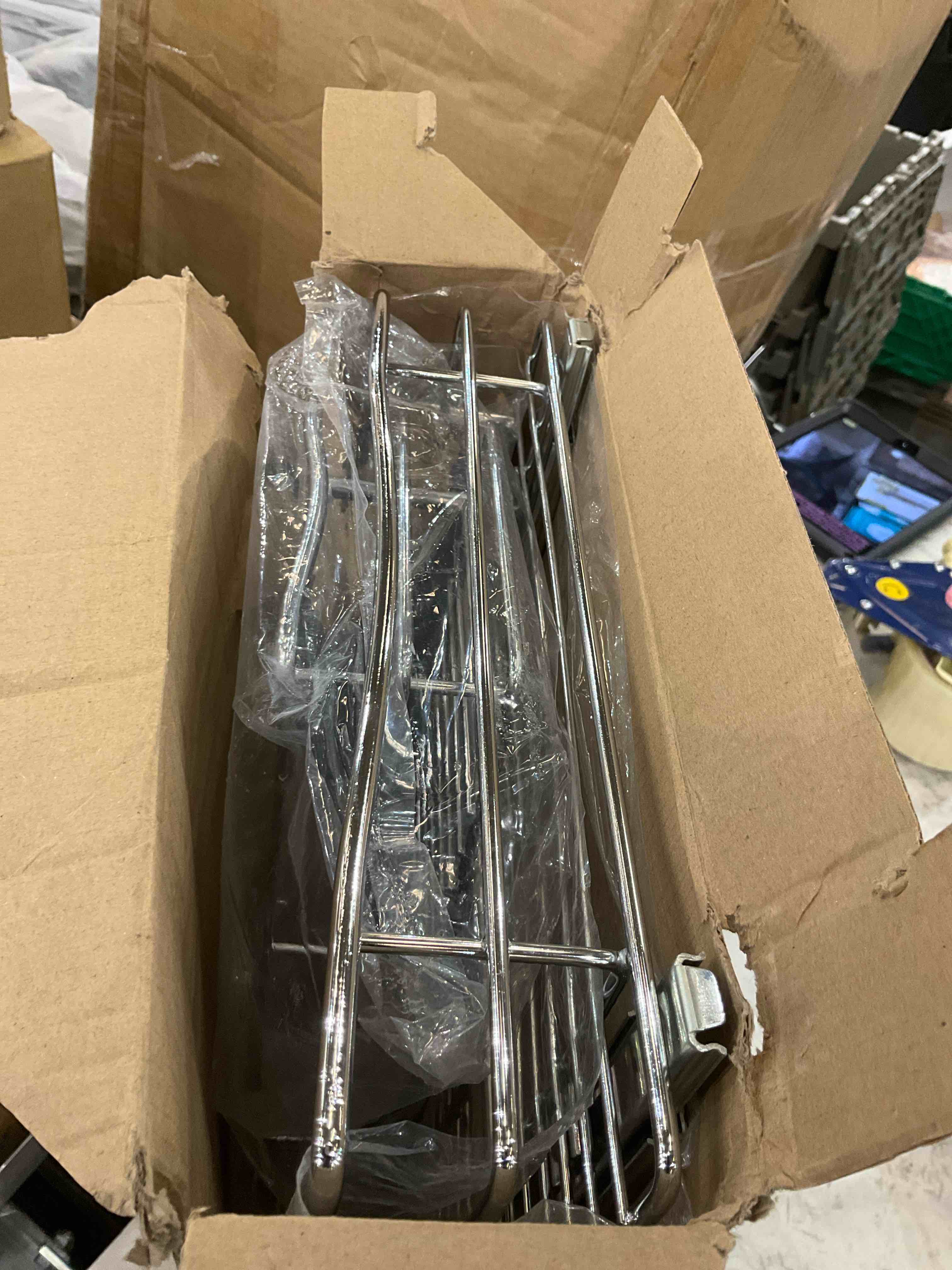 https://s3.amazonaws.com/lotting-images-prod/BargainHunt/EXS01202398_1712856523585.jpeg