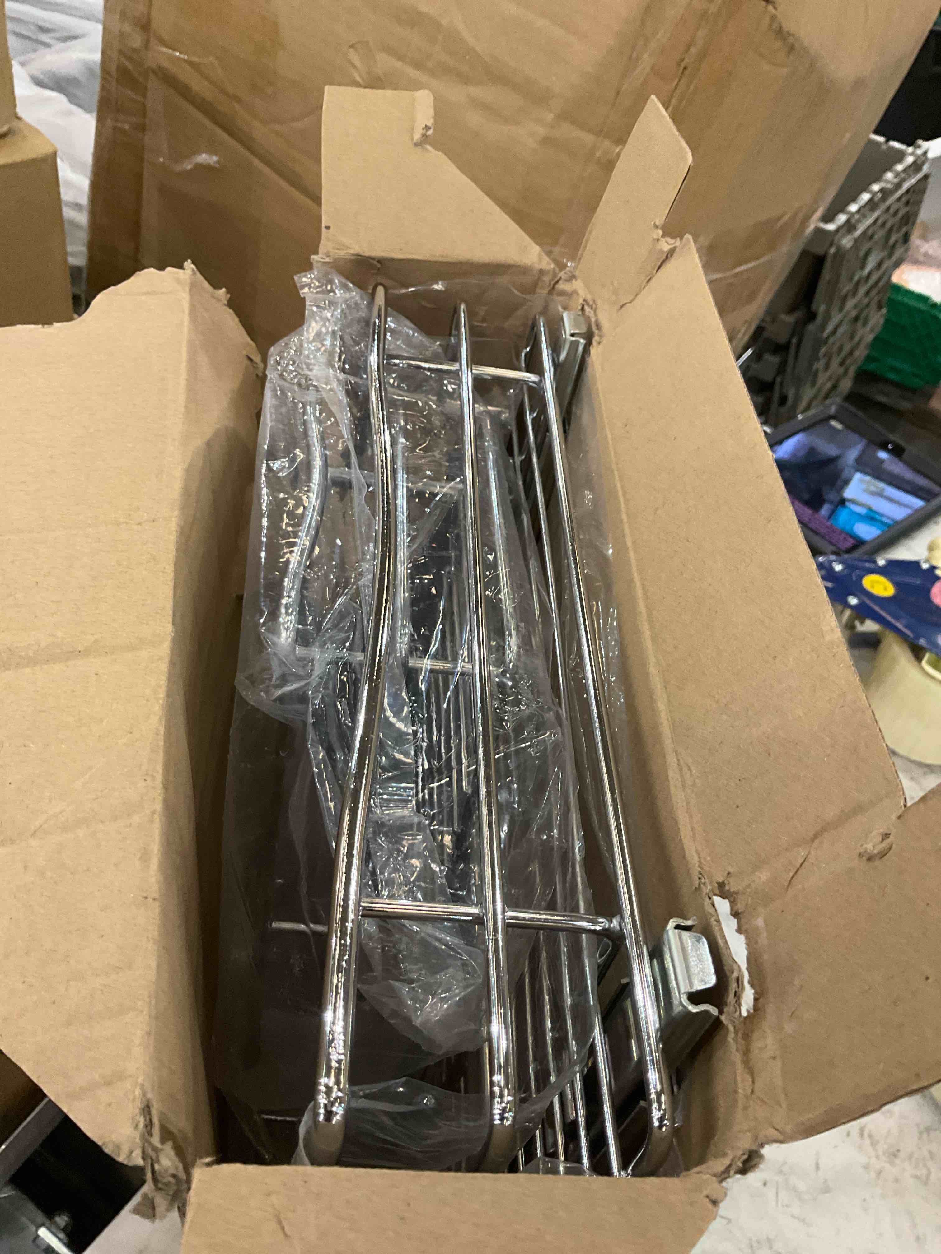 https://s3.amazonaws.com/lotting-images-prod/BargainHunt/EXS01202398_1712856524499.jpeg