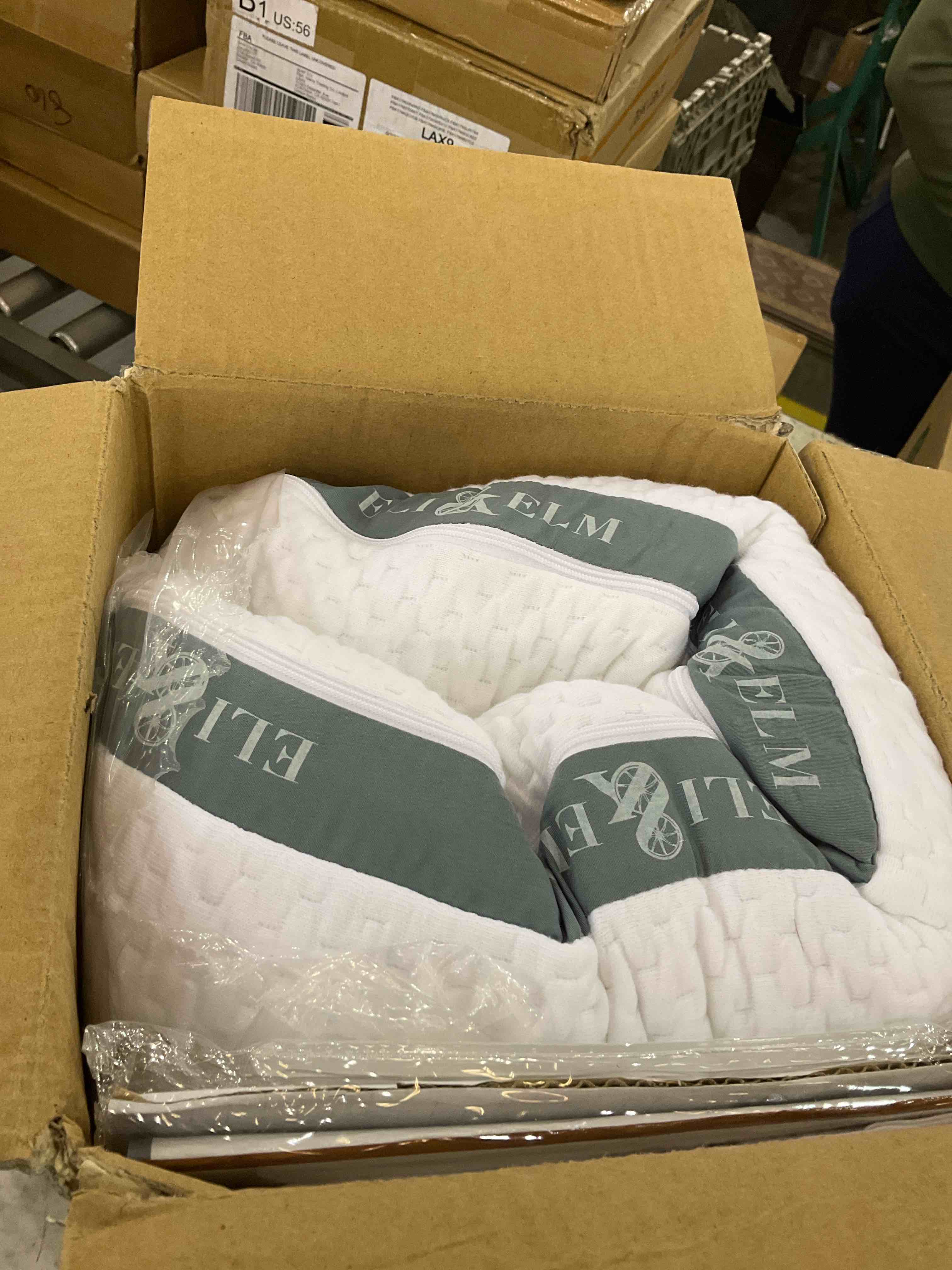 https://s3.amazonaws.com/lotting-images-prod/BargainHunt/EXS01202495_1712929138806.jpeg