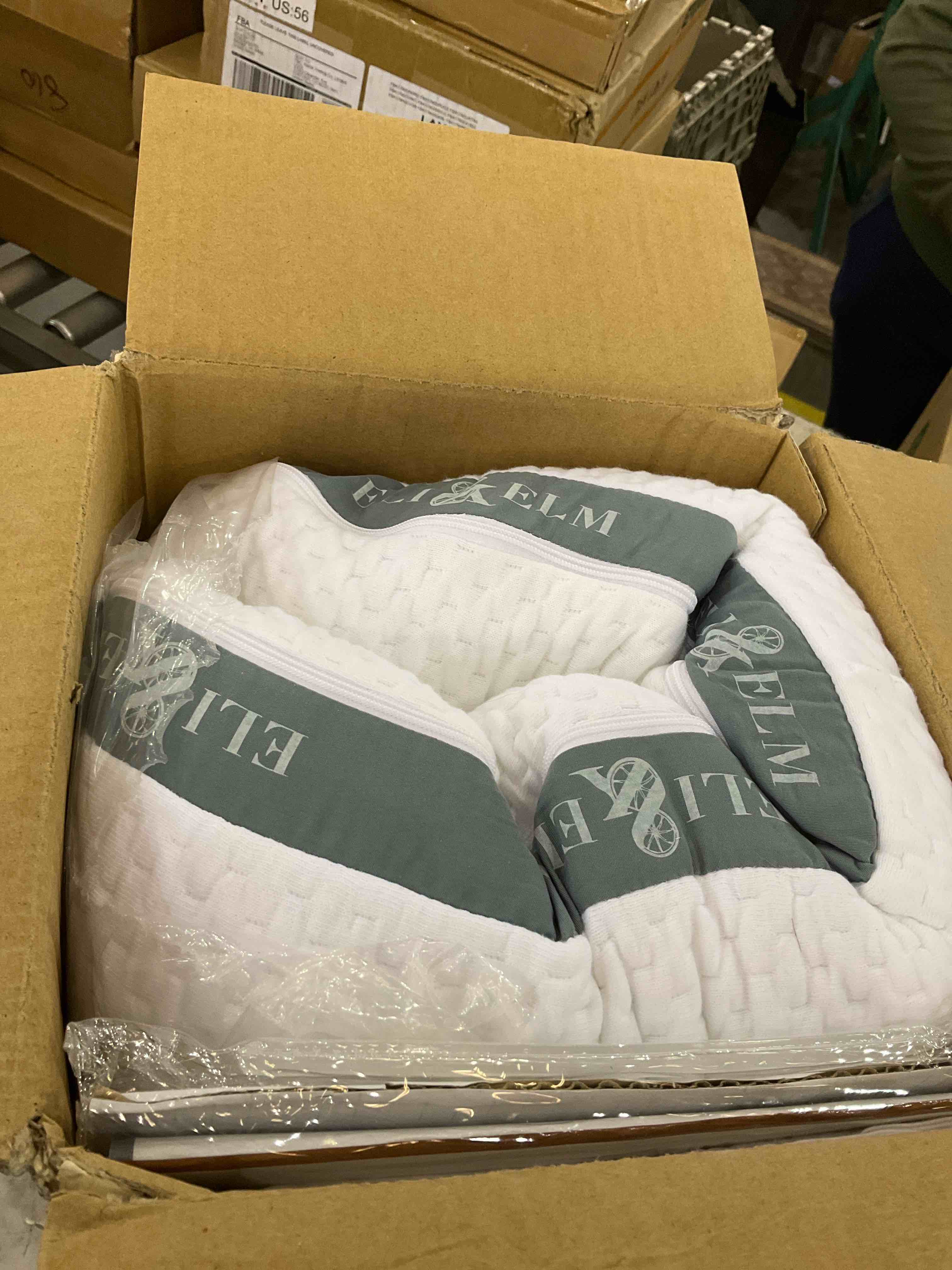 https://s3.amazonaws.com/lotting-images-prod/BargainHunt/EXS01202495_1712929139753.jpeg