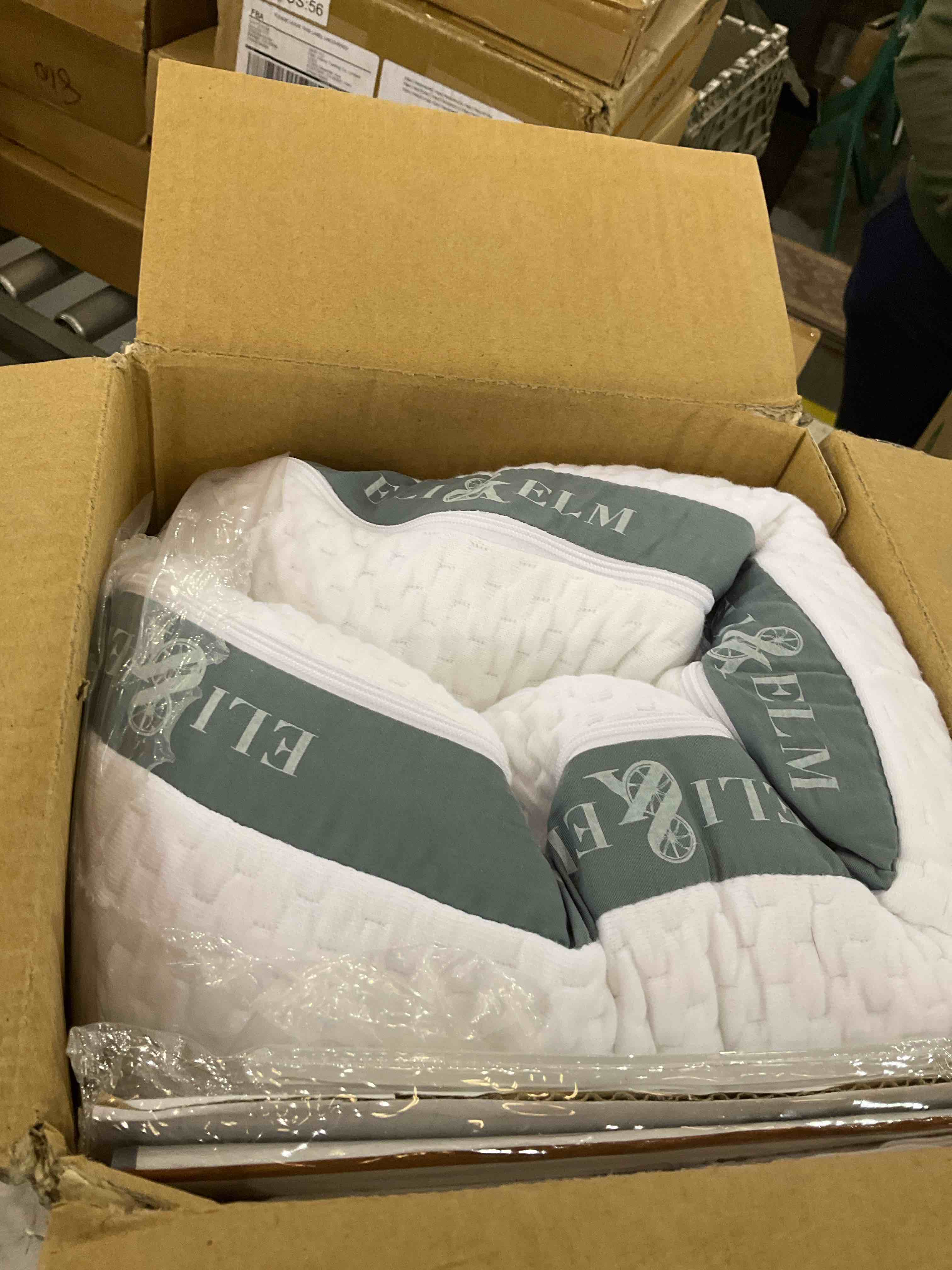 https://s3.amazonaws.com/lotting-images-prod/BargainHunt/EXS01202495_1712929140732.jpeg
