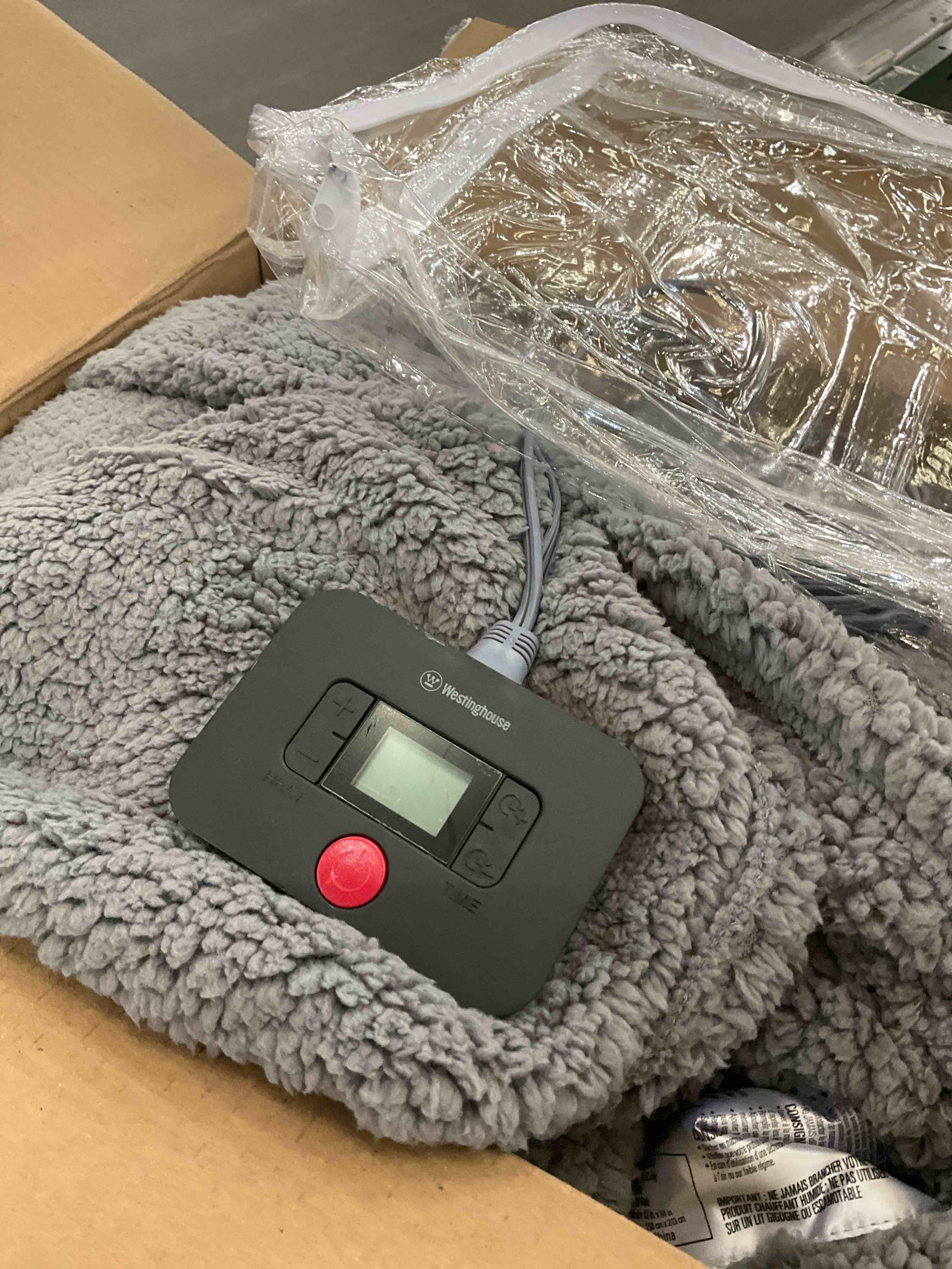 https://s3.amazonaws.com/lotting-images-prod/BargainHunt/EXS01203046_1712936530899.jpeg