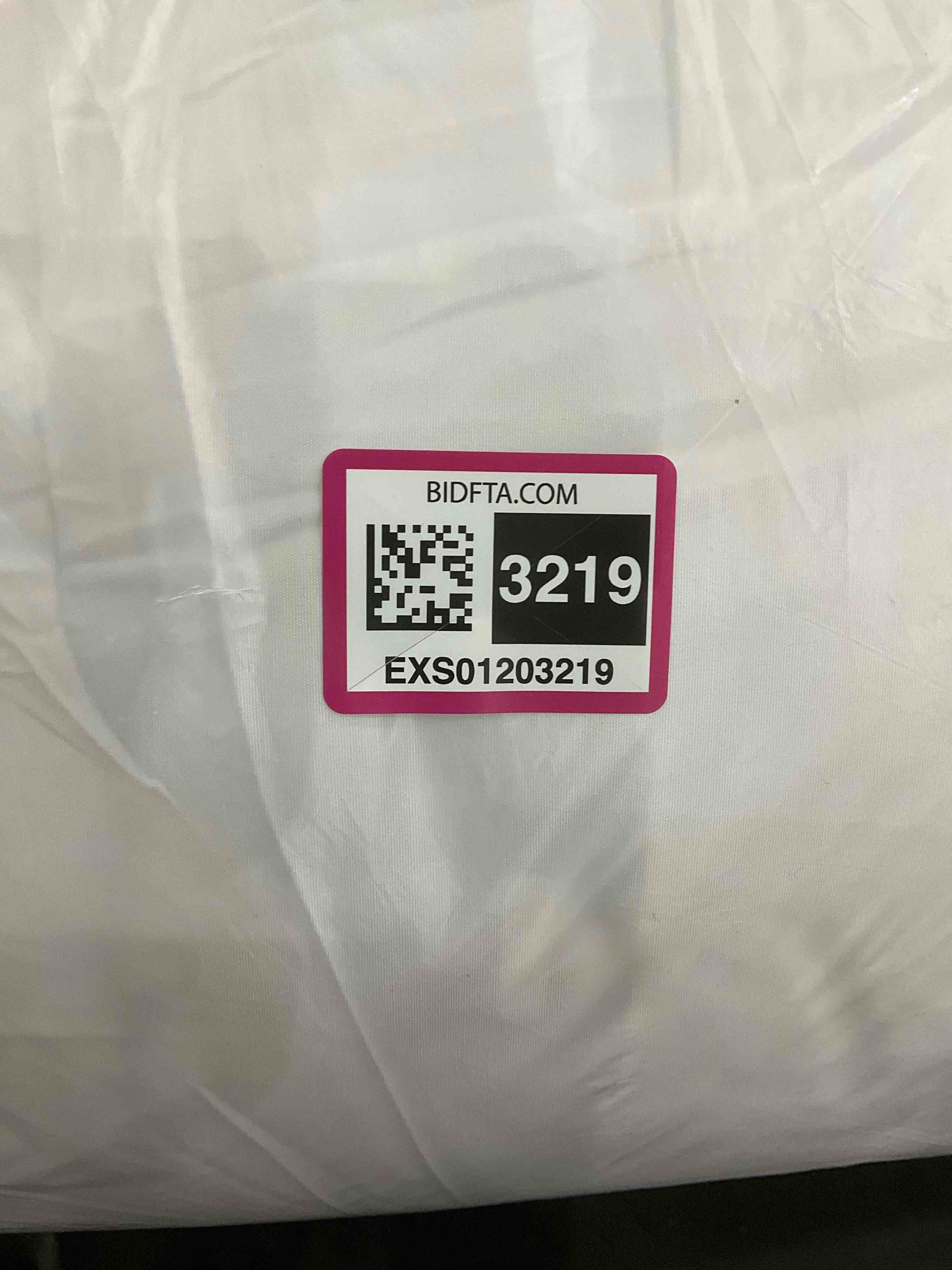 https://s3.amazonaws.com/lotting-images-prod/BargainHunt/EXS01203219_1713270005497.jpeg