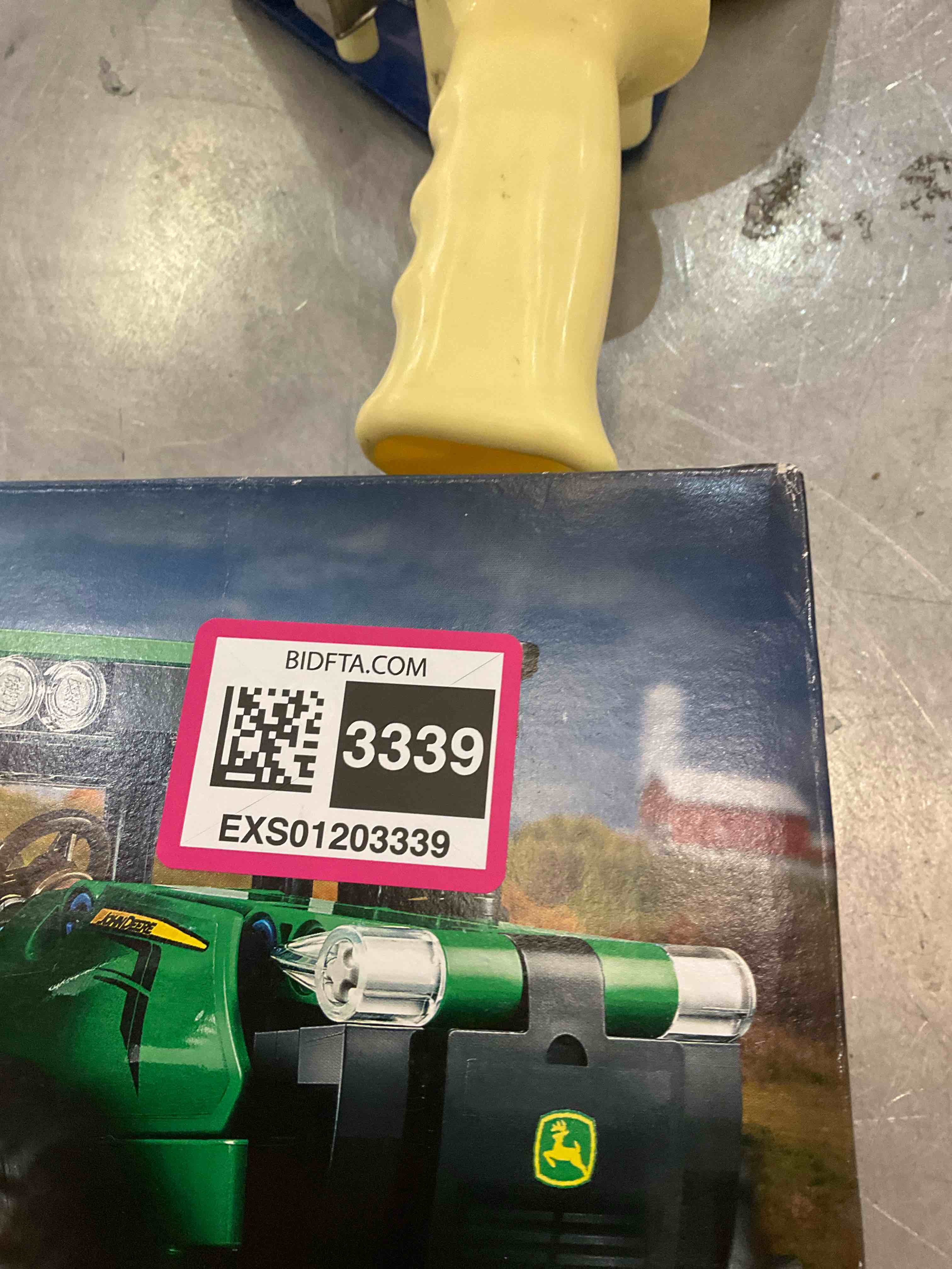 https://s3.amazonaws.com/lotting-images-prod/BargainHunt/EXS01203339_1713374262066.jpeg