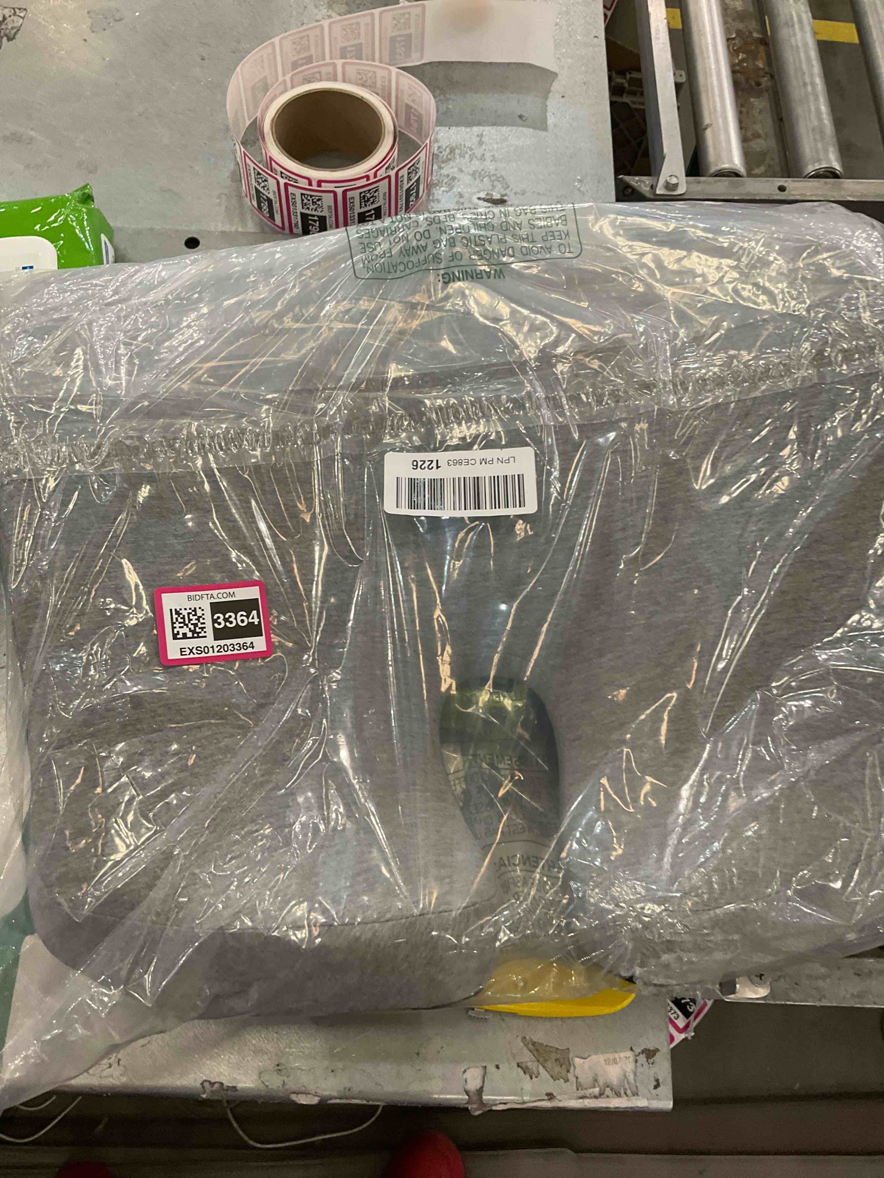https://s3.amazonaws.com/lotting-images-prod/BargainHunt/EXS01203364_1714415753550.jpeg