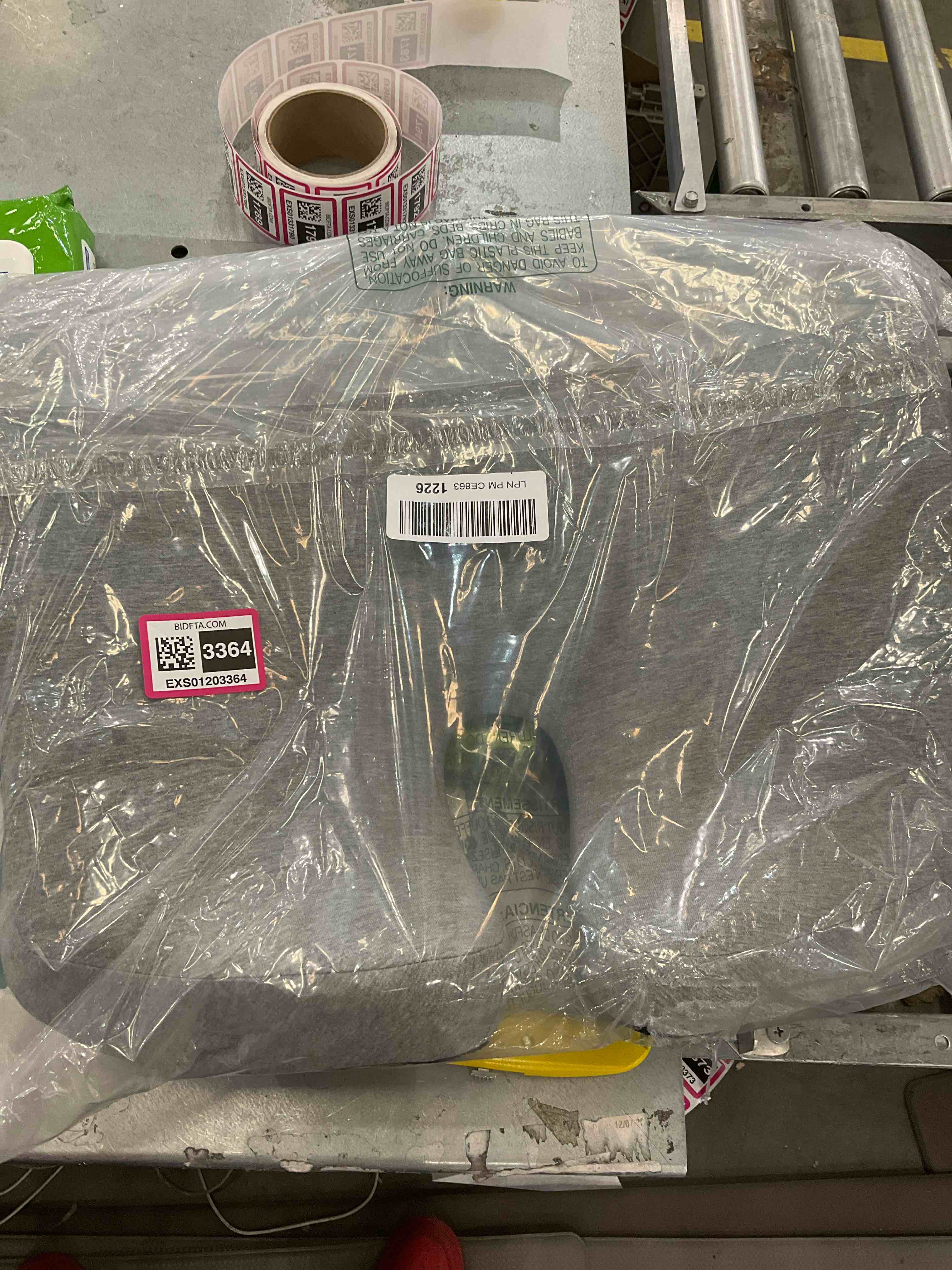https://s3.amazonaws.com/lotting-images-prod/BargainHunt/EXS01203364_1714415754524.jpeg